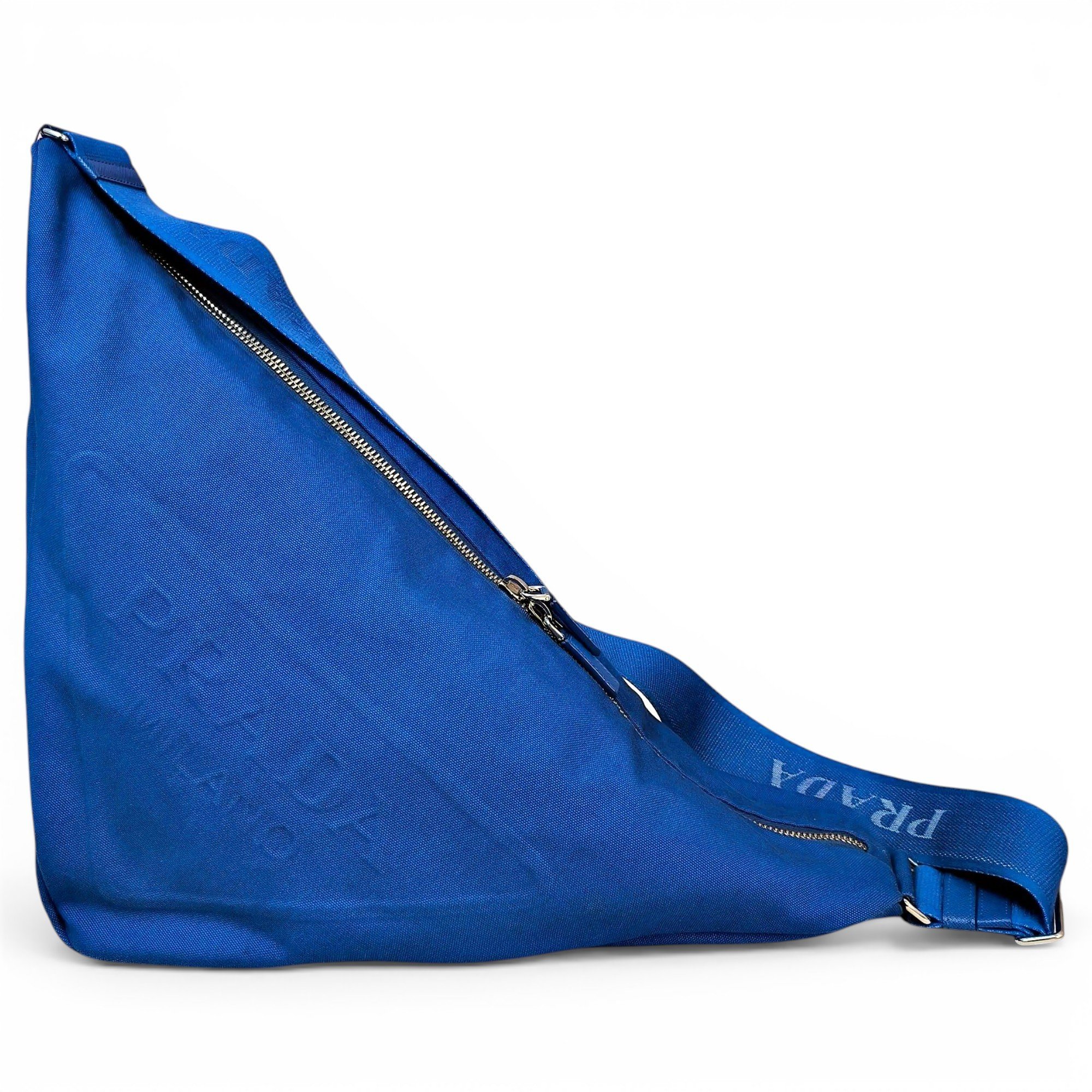Triangle cloth handbag