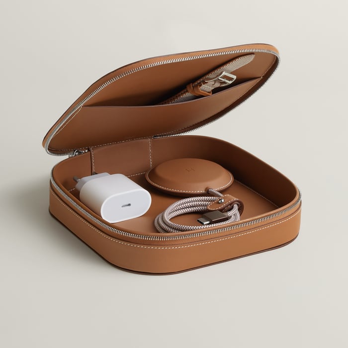 Paddock Solo Charger and Grand Paddock Case