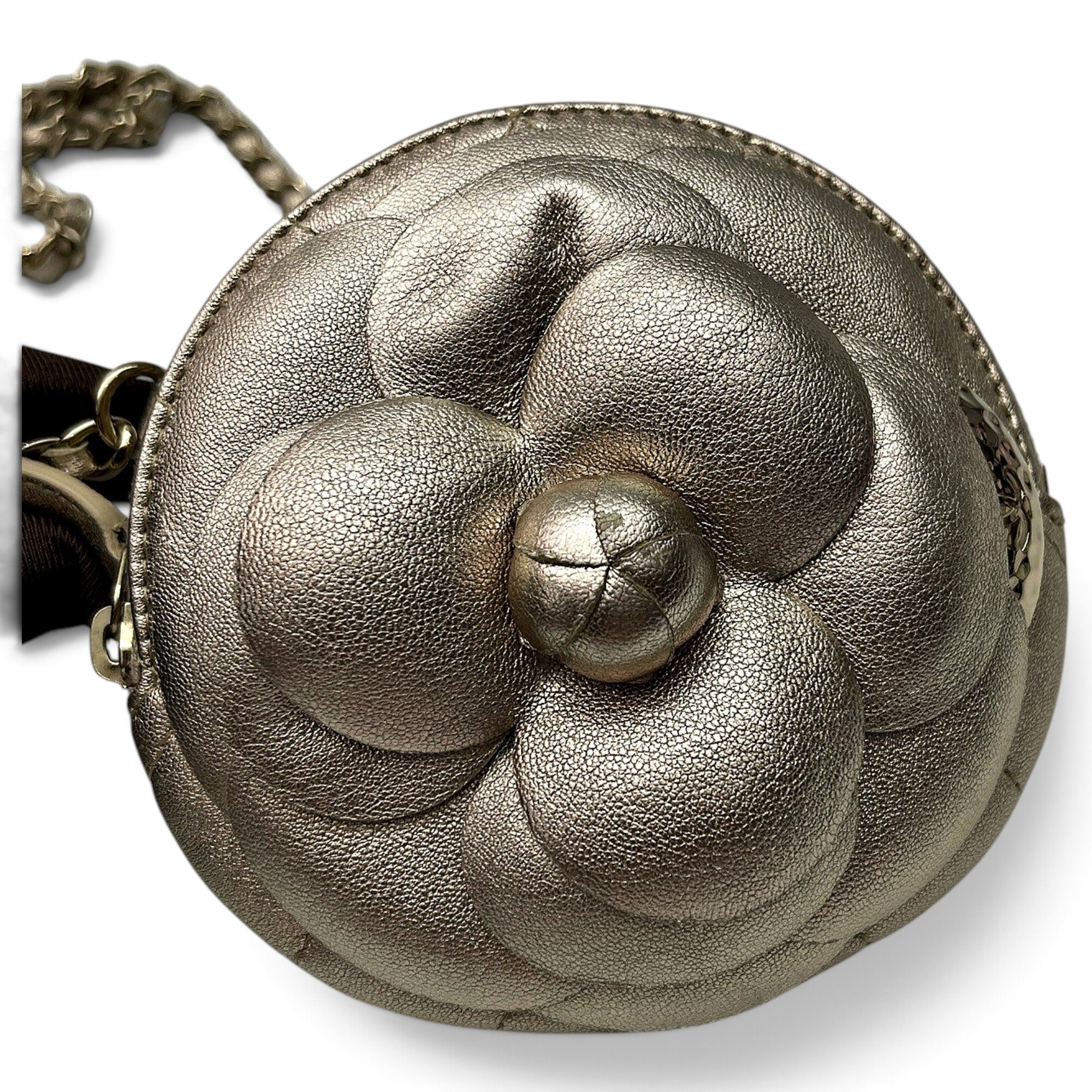 Chanel 19 leather handbag