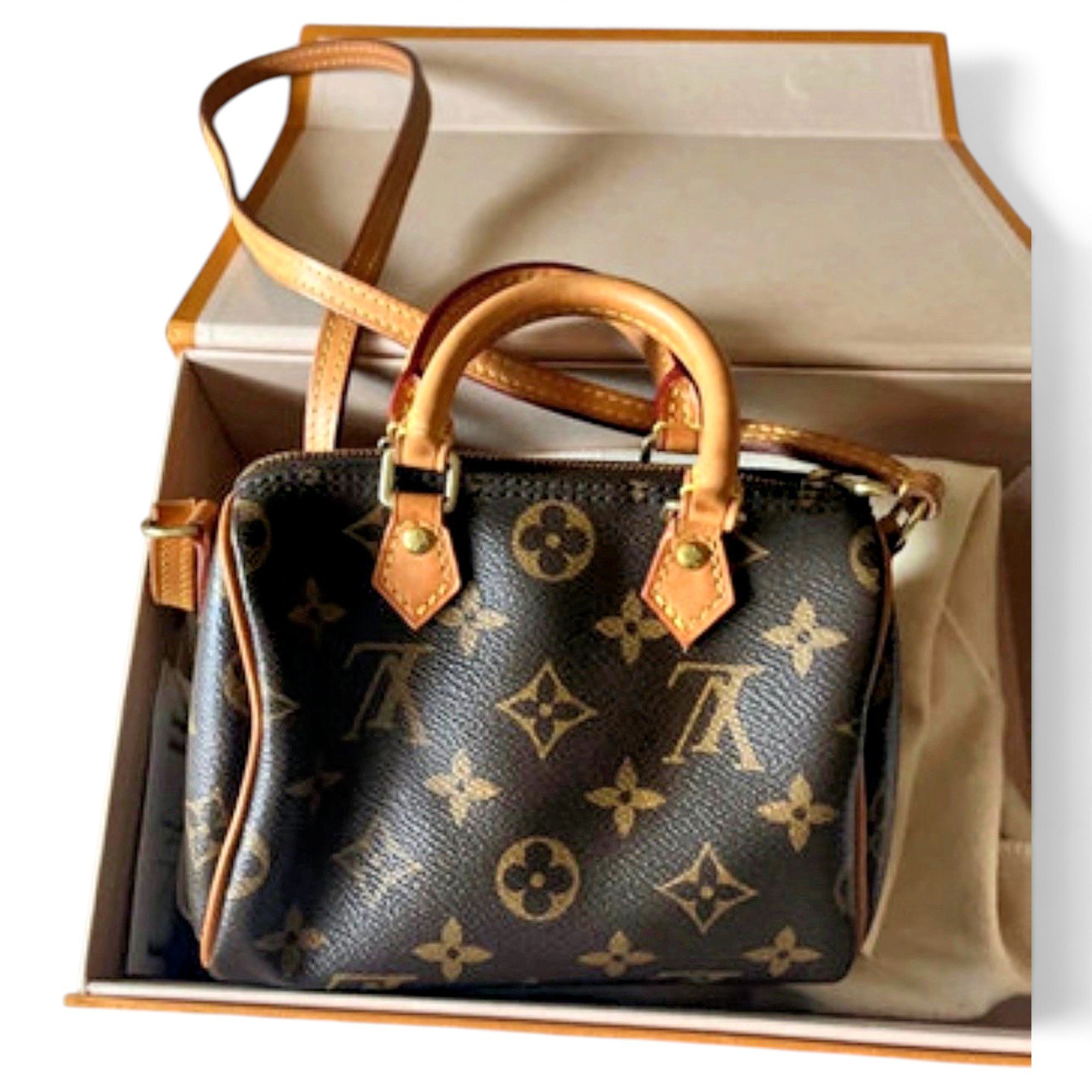 Louis Vuitton Leather clutch bag