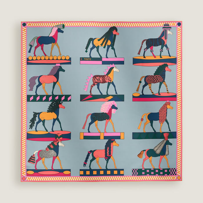 a Toute Allure Scarf 90