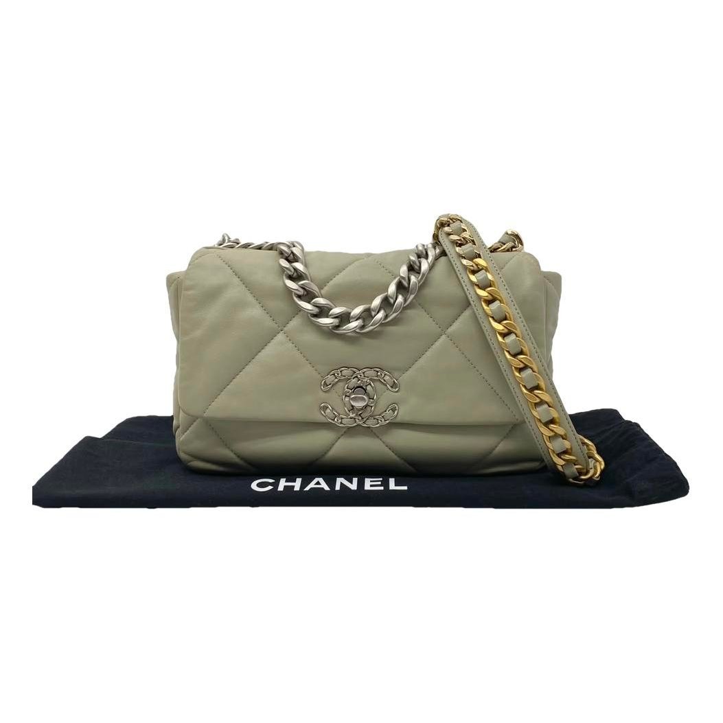 Chanel 19 leather handbag