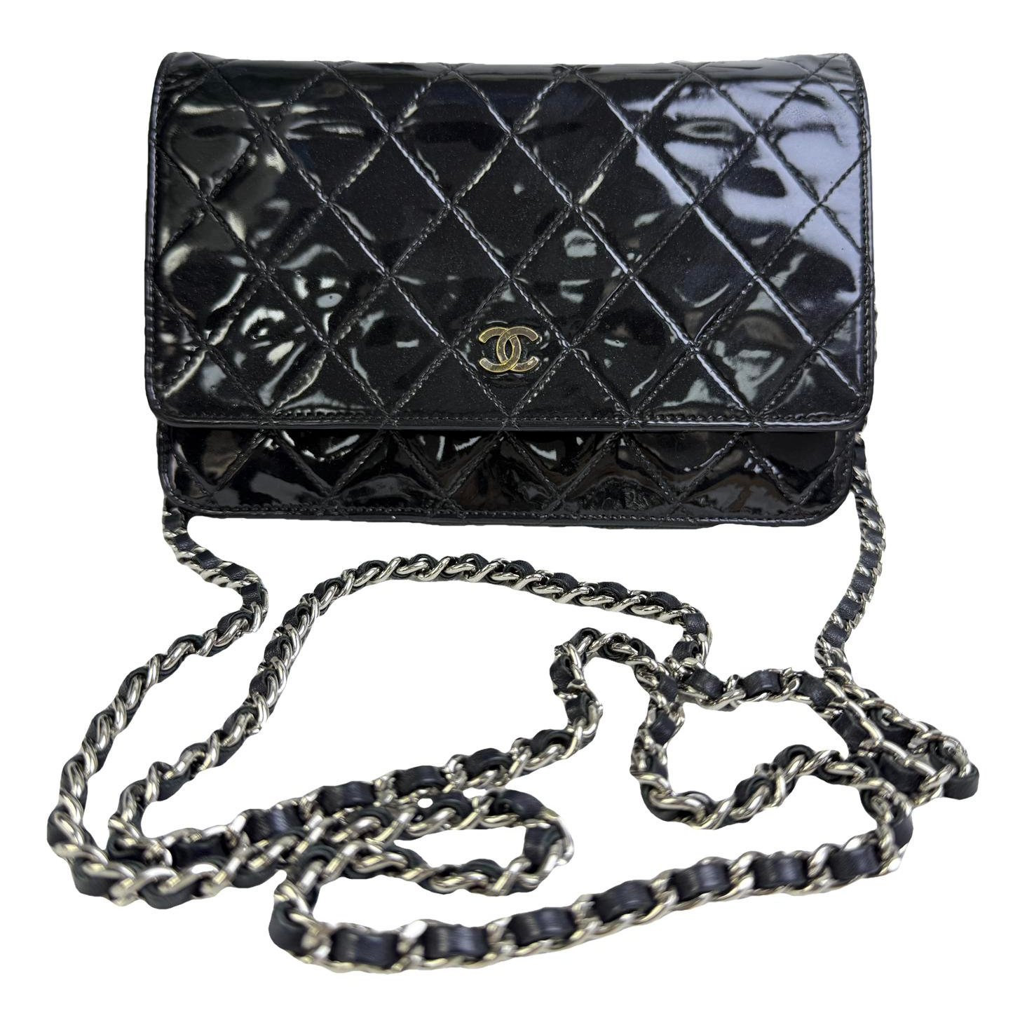 Wallet On Chain Timeless/Classique patent leather handbag