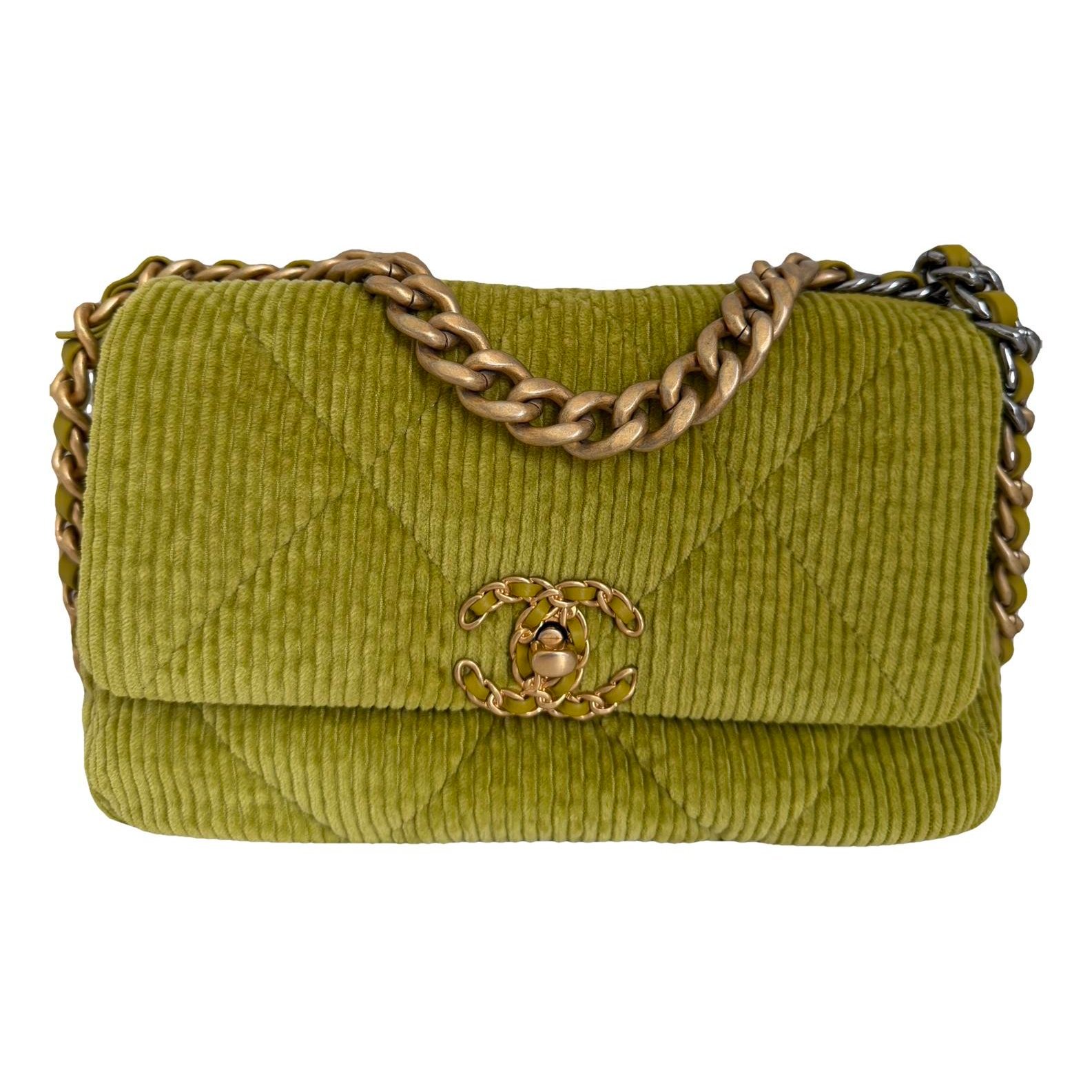 Chanel 19 handbag