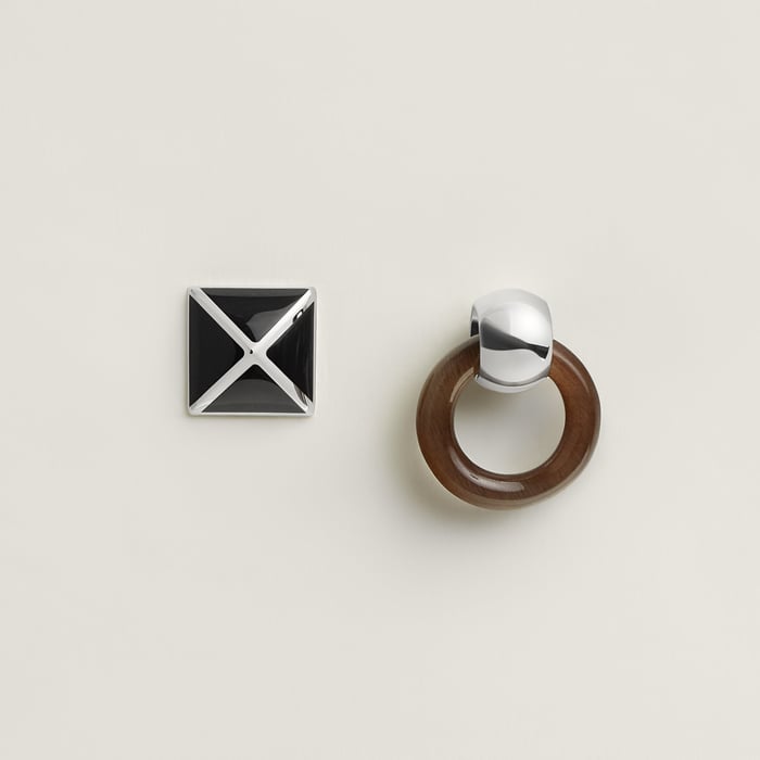 Noir Medor Xo Earrings