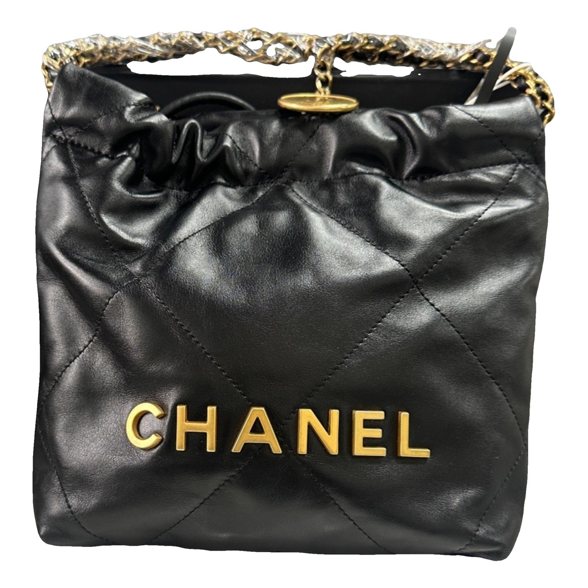 Chanel 22 leather handbag