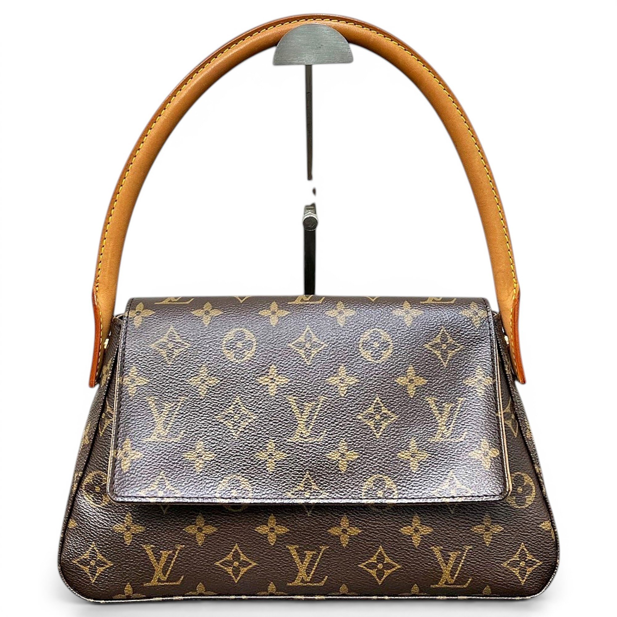 Looping leather handbag