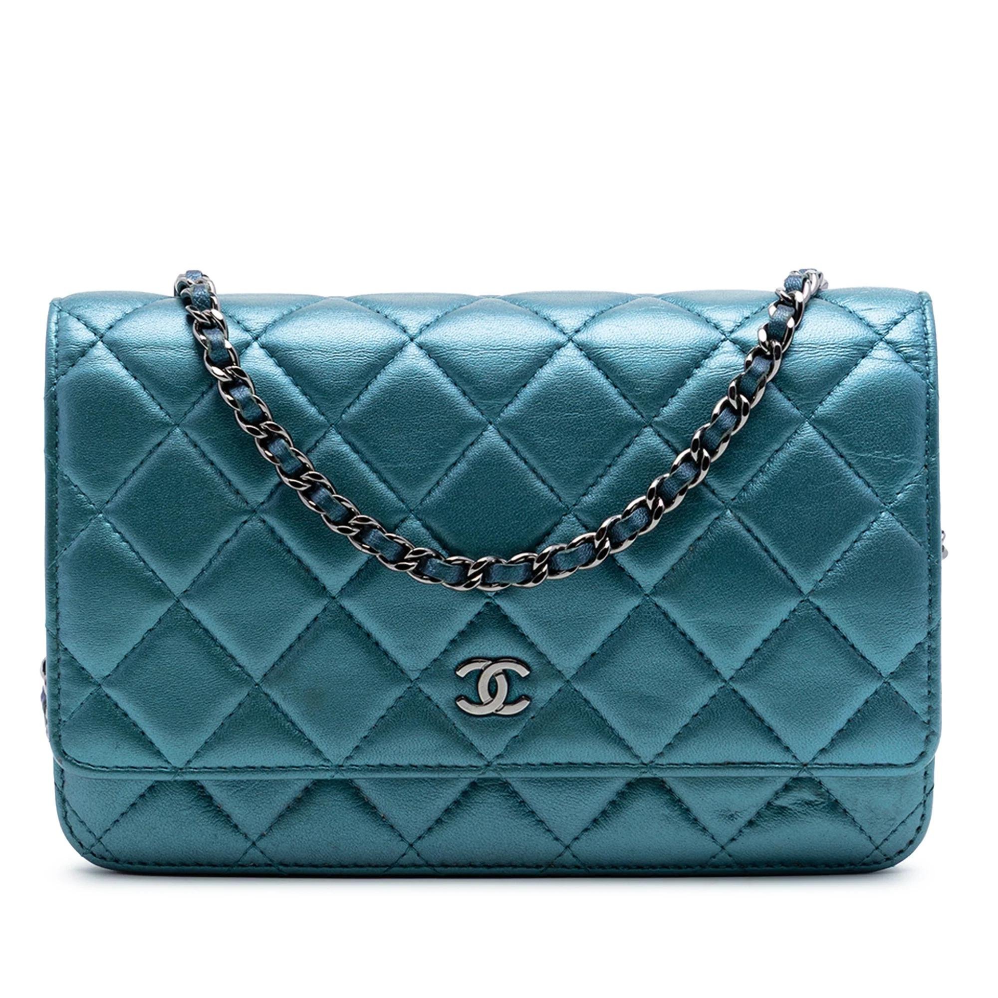 Wallet On Chain leather crossbody bag