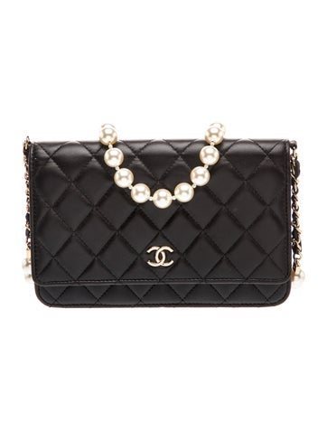 Classic Pearl Wallet On Chain