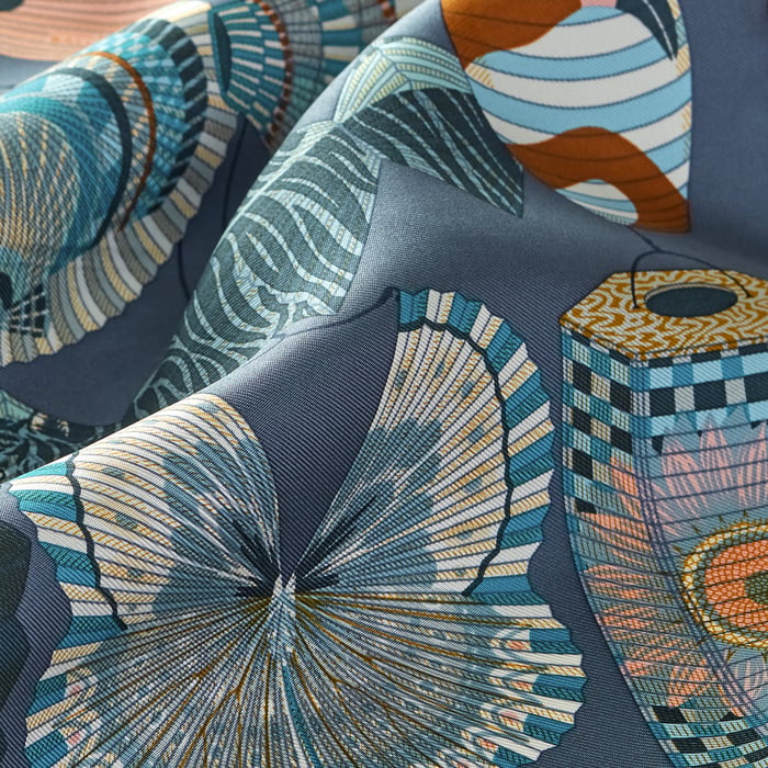 Lanternes, Ballons Et Cocardes Scarf 45