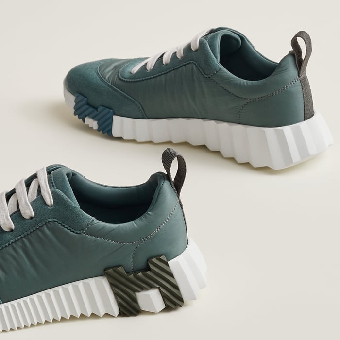Bouncing Sneaker