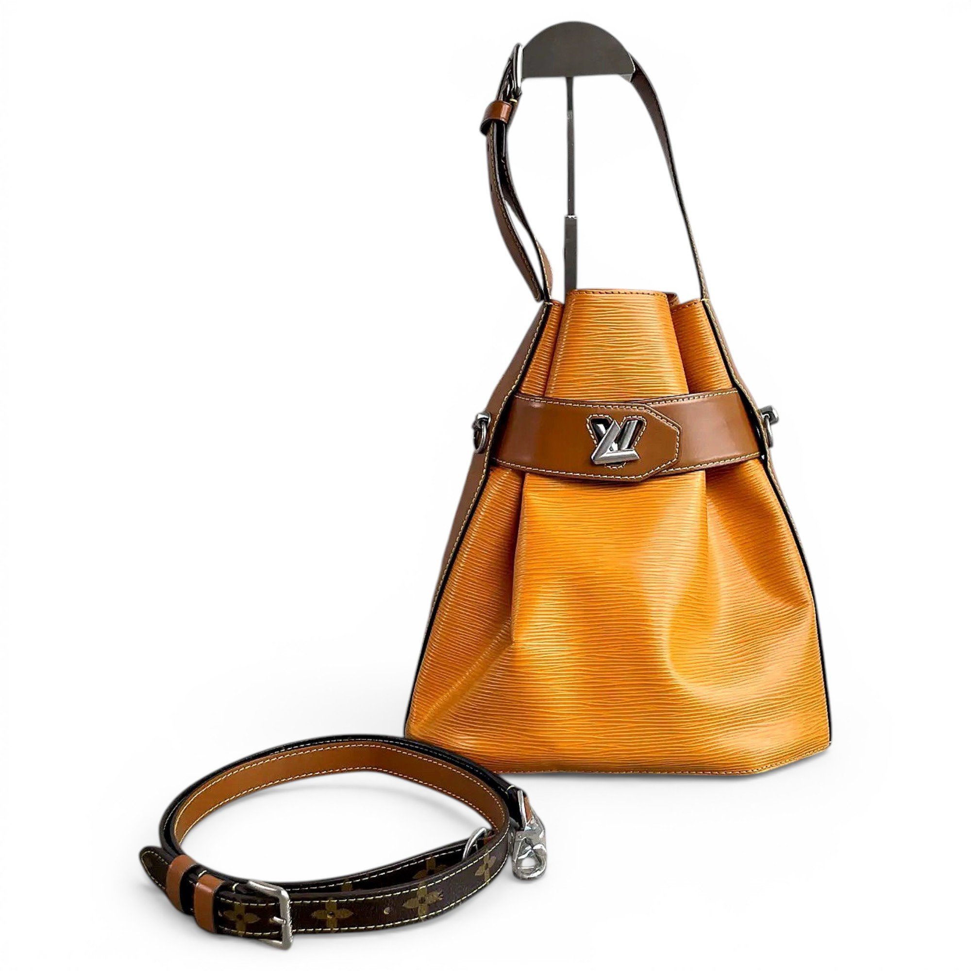 Twist Bucket Vintage leather handbag