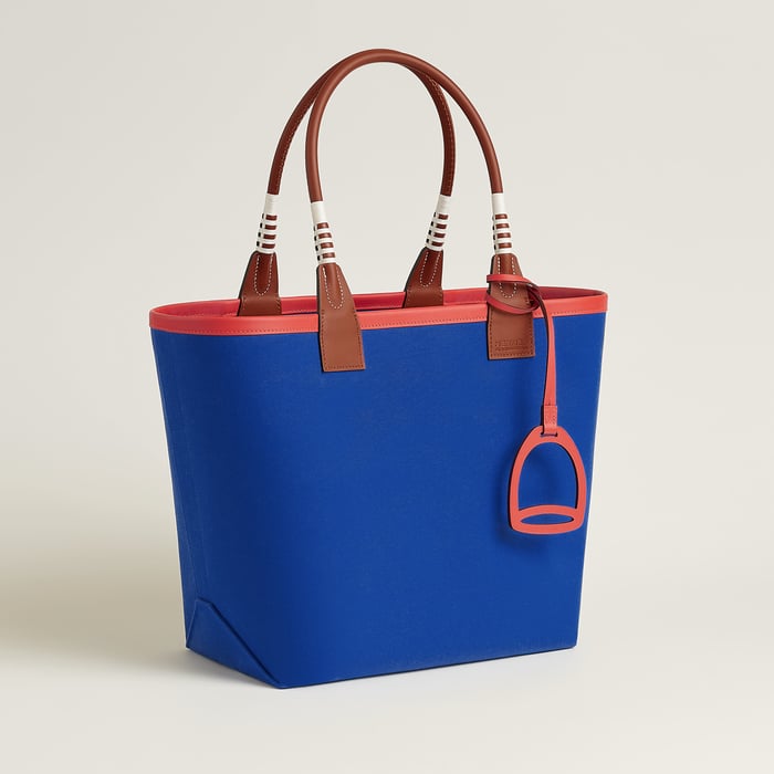 Steeple 28 Bag