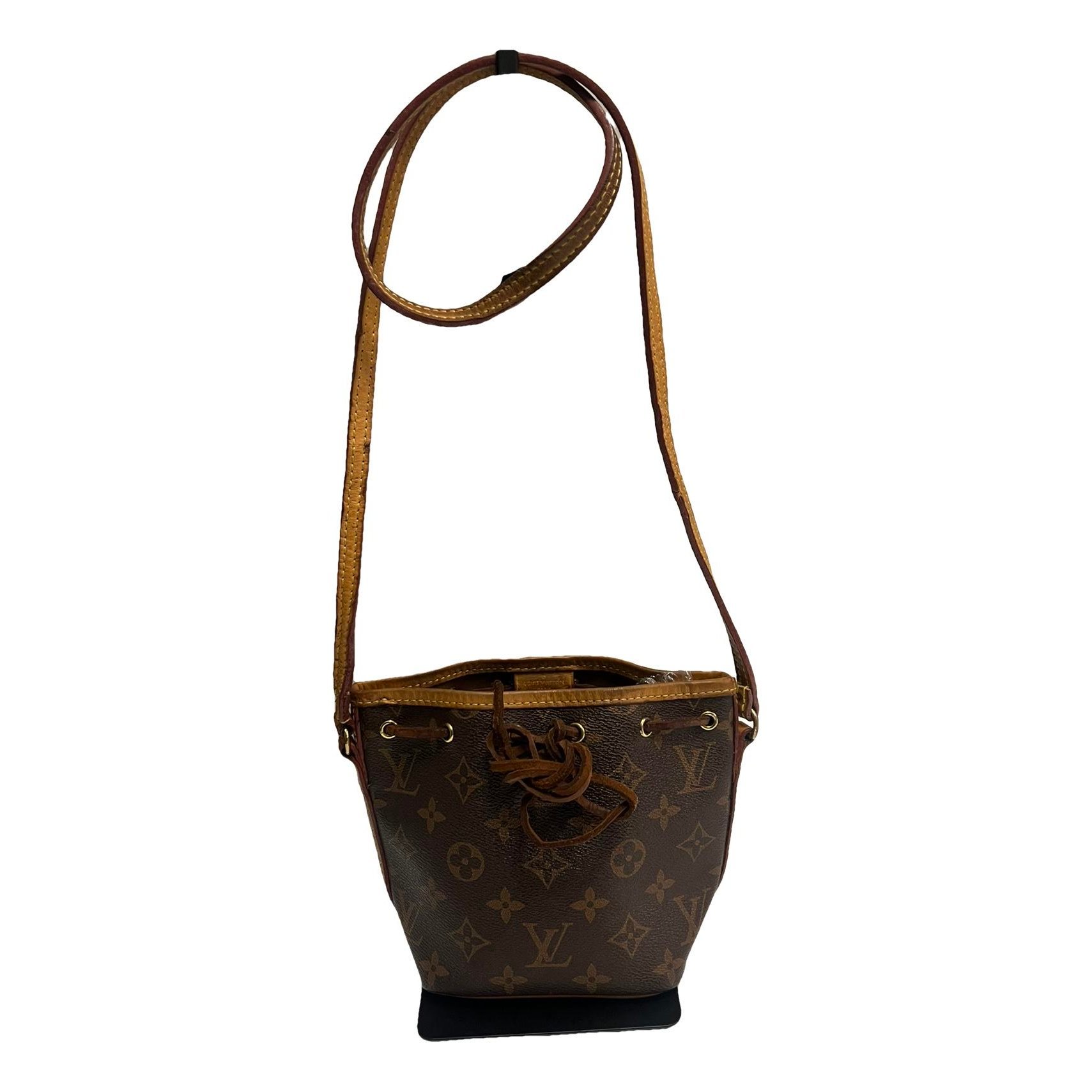 Nano Noé leather handbag