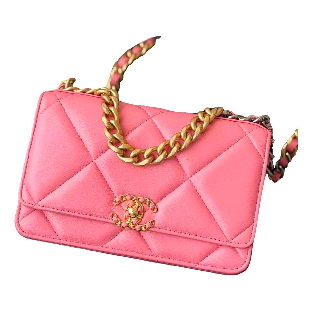 Wallet On Chain Chanel 19 leather handbag