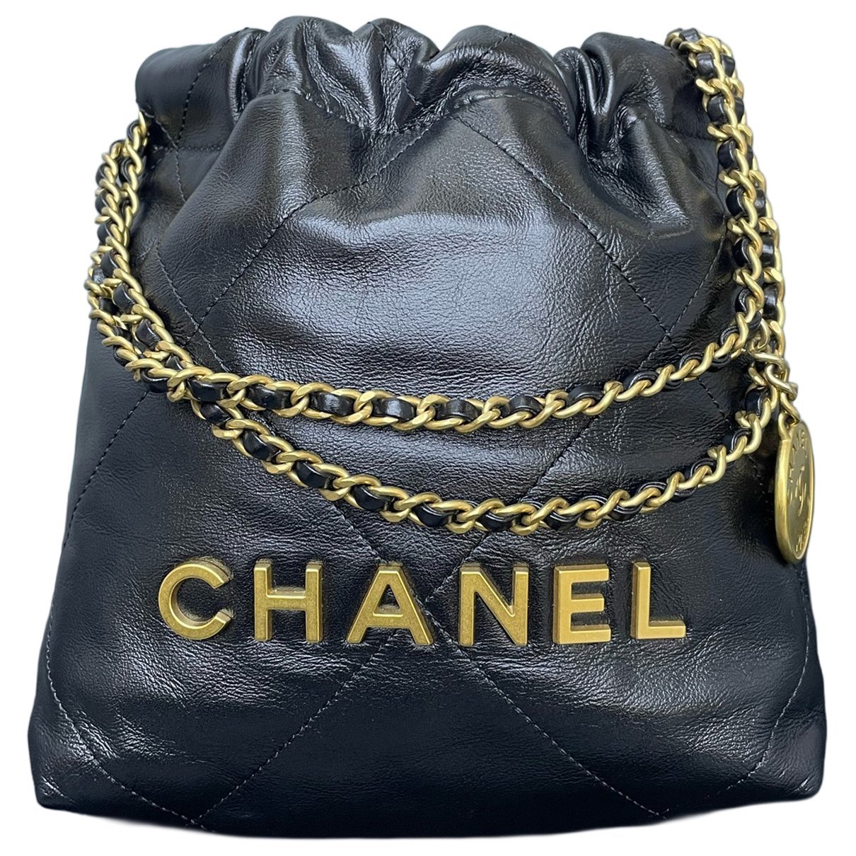 Chanel 22 patent leather handbag
