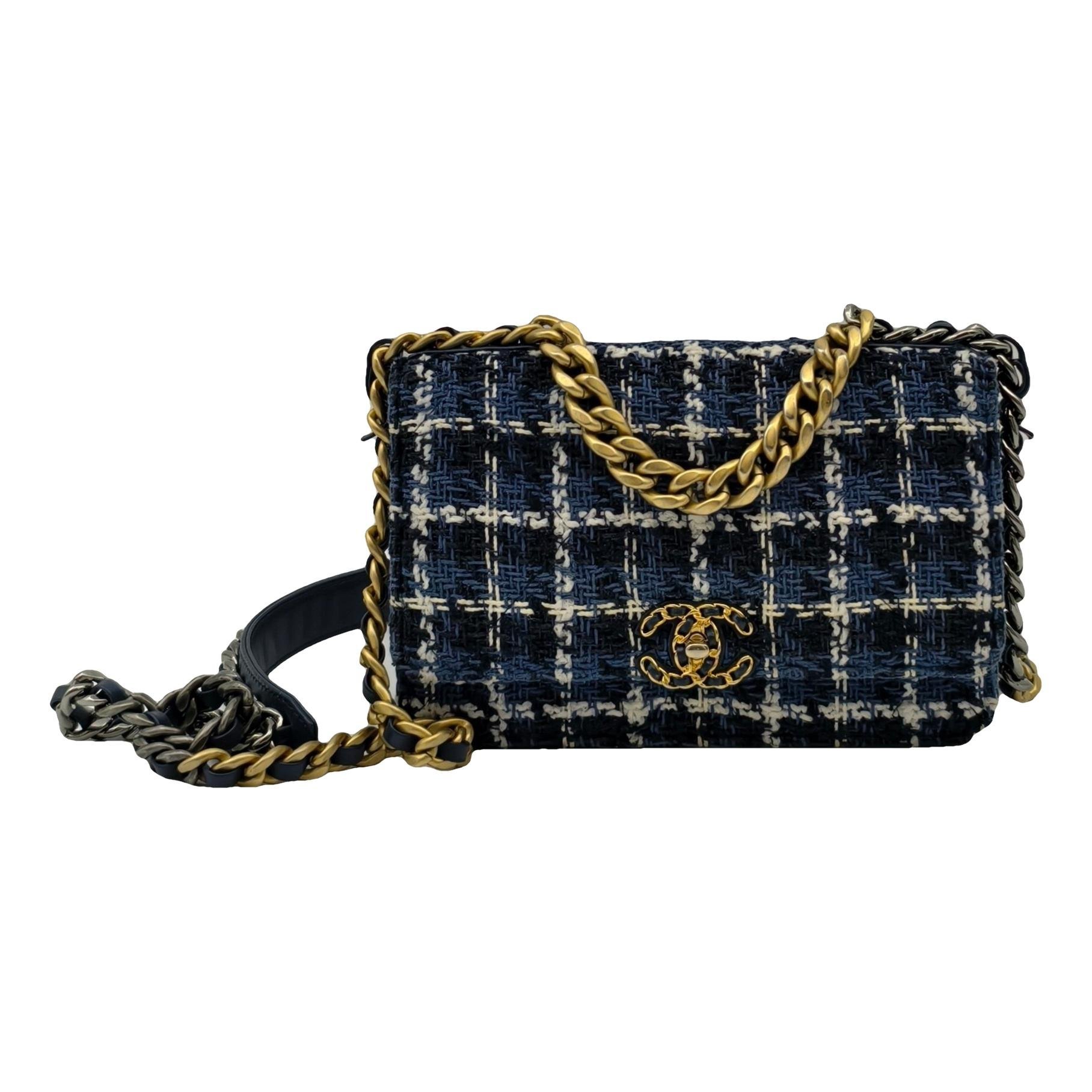 Wallet On Chain Chanel 19 tweed handbag