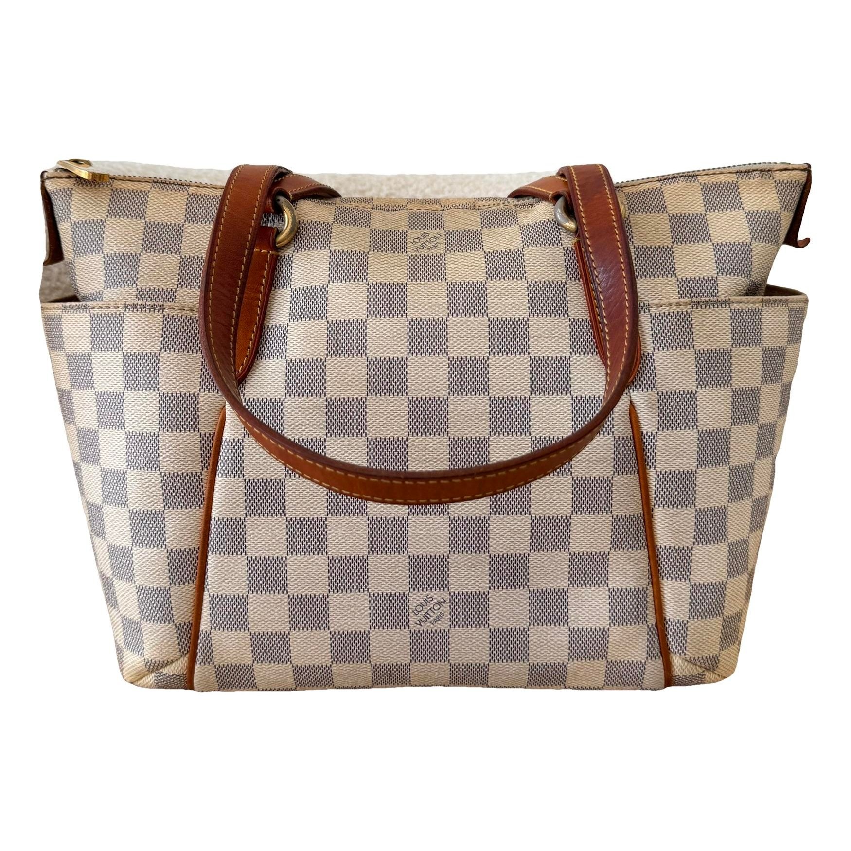 Totally leather handbag