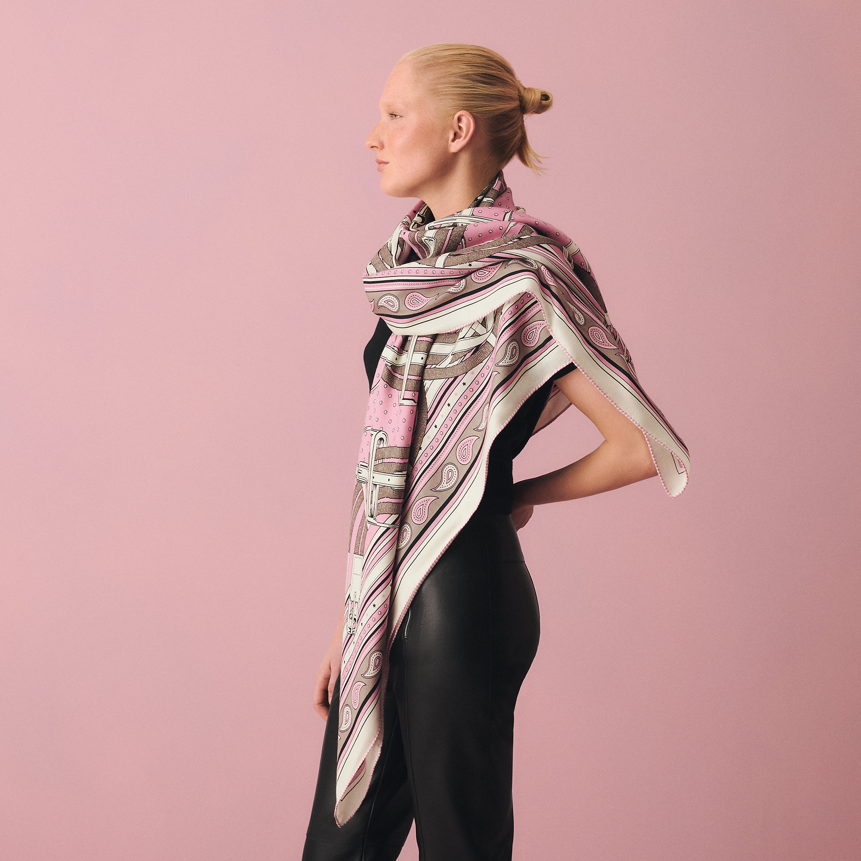 VENICA Scallop embroidery scarf ¥13,200 Hermès Mors a Jouets Bandana shawl 140 Rose/Blanc/Étoupe | BagUSeek