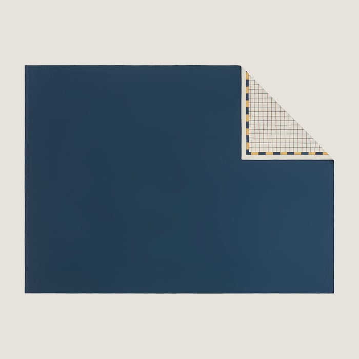 Cheval Au Faubourg Blanket