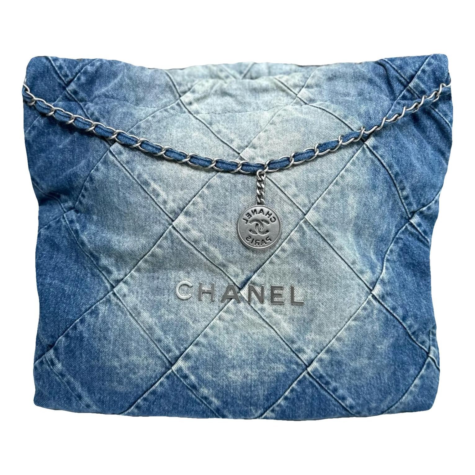 Chanel 22 handbag