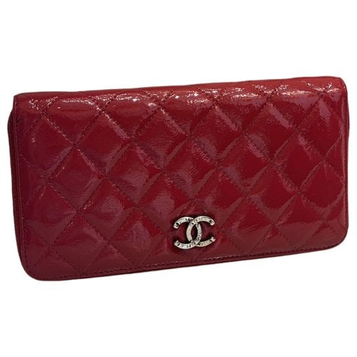 Patent leather clutch bag