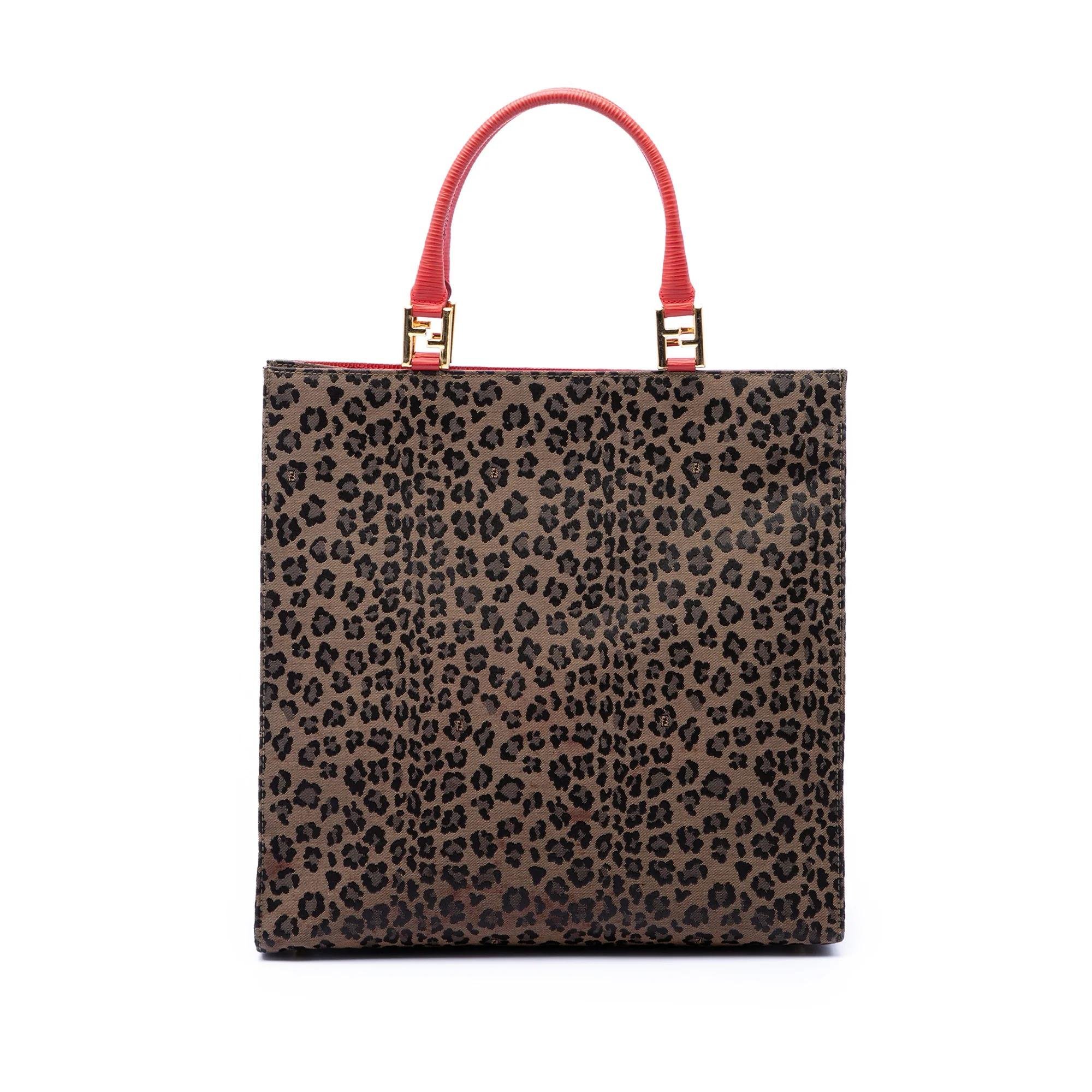 Pocket leather tote