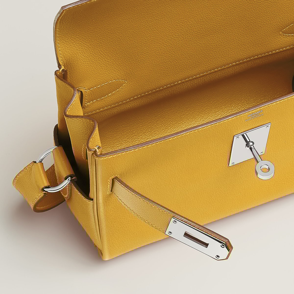 Kelly Messenger PM bag
