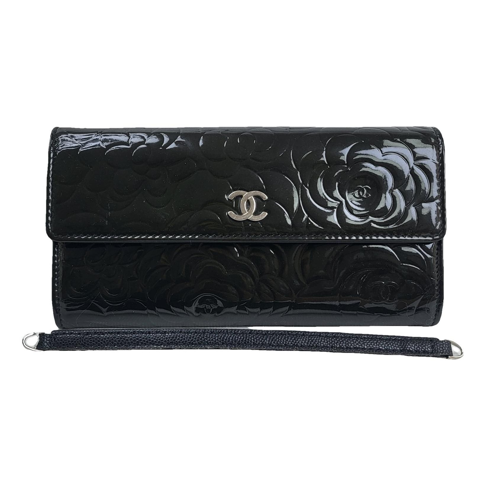 Wallet On Chain Timeless/Classique patent leather handbag