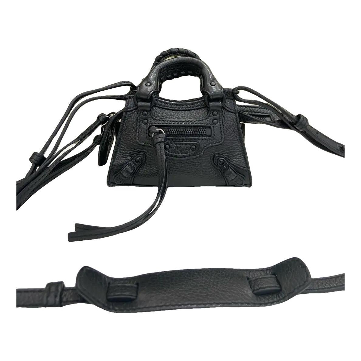 City leather crossbody bag