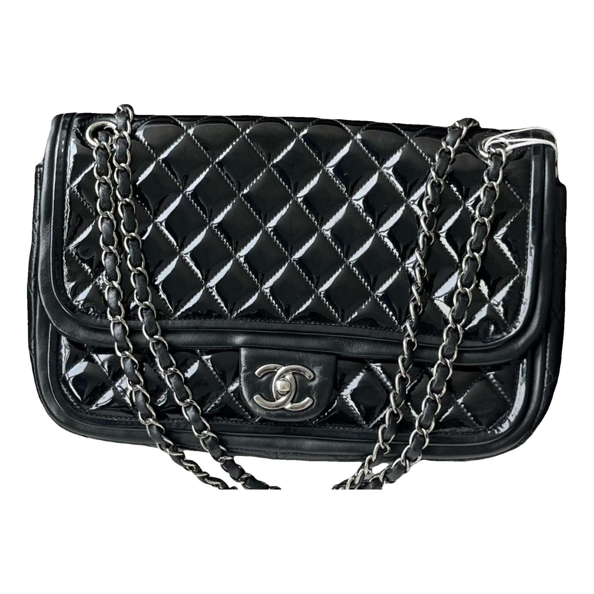 Timeless/Classique patent leather crossbody bag