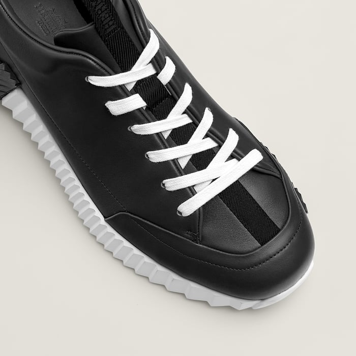 Noir Jump Sneaker