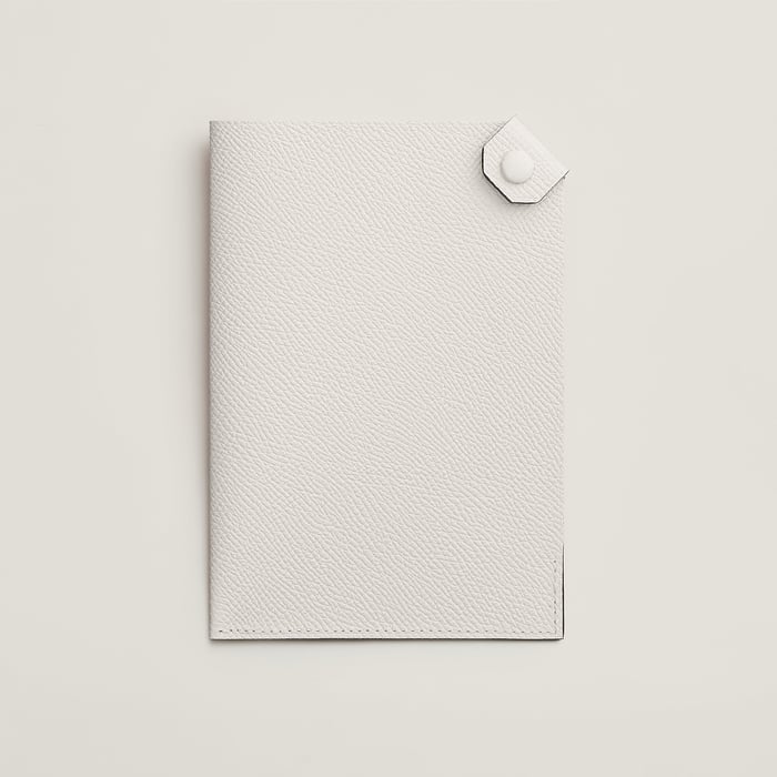 Gris Pâle Tarmac Passport Holder