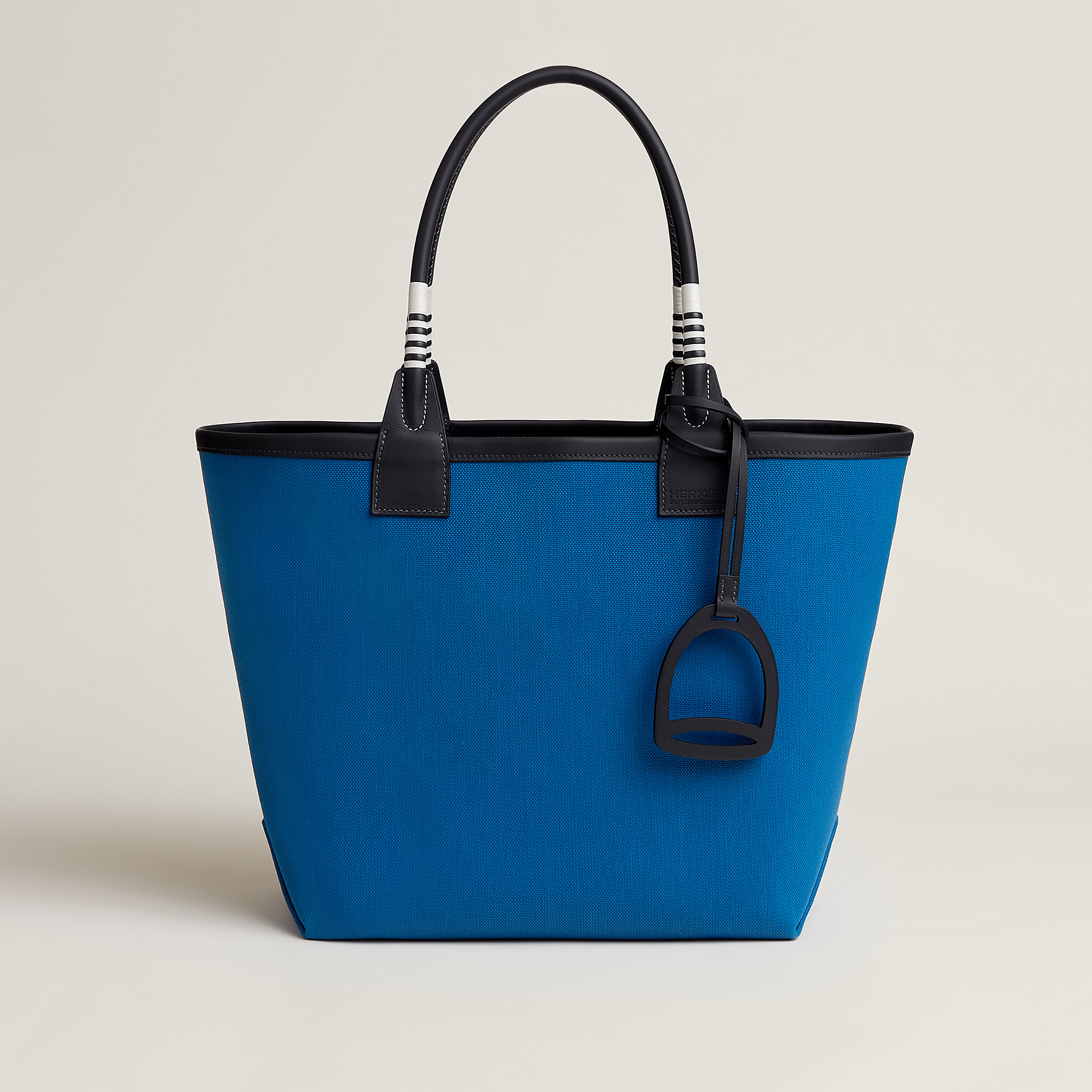 Steeple 28 bag