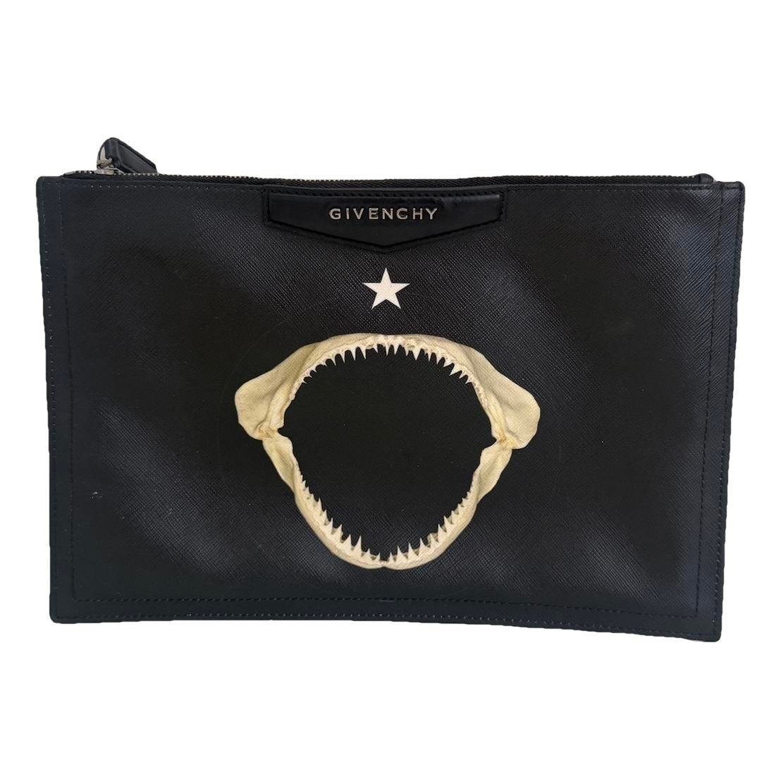 Antigona leather clutch bag
