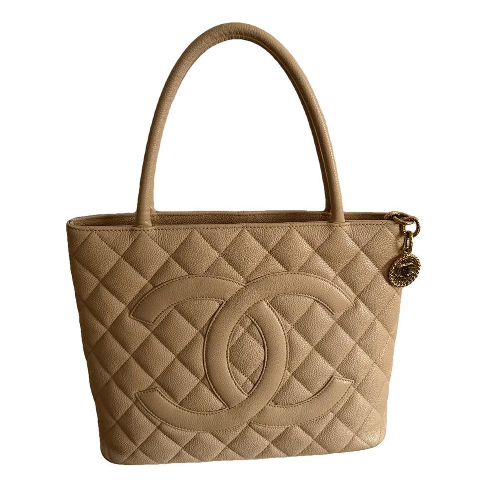 Médaillon leather handbag
