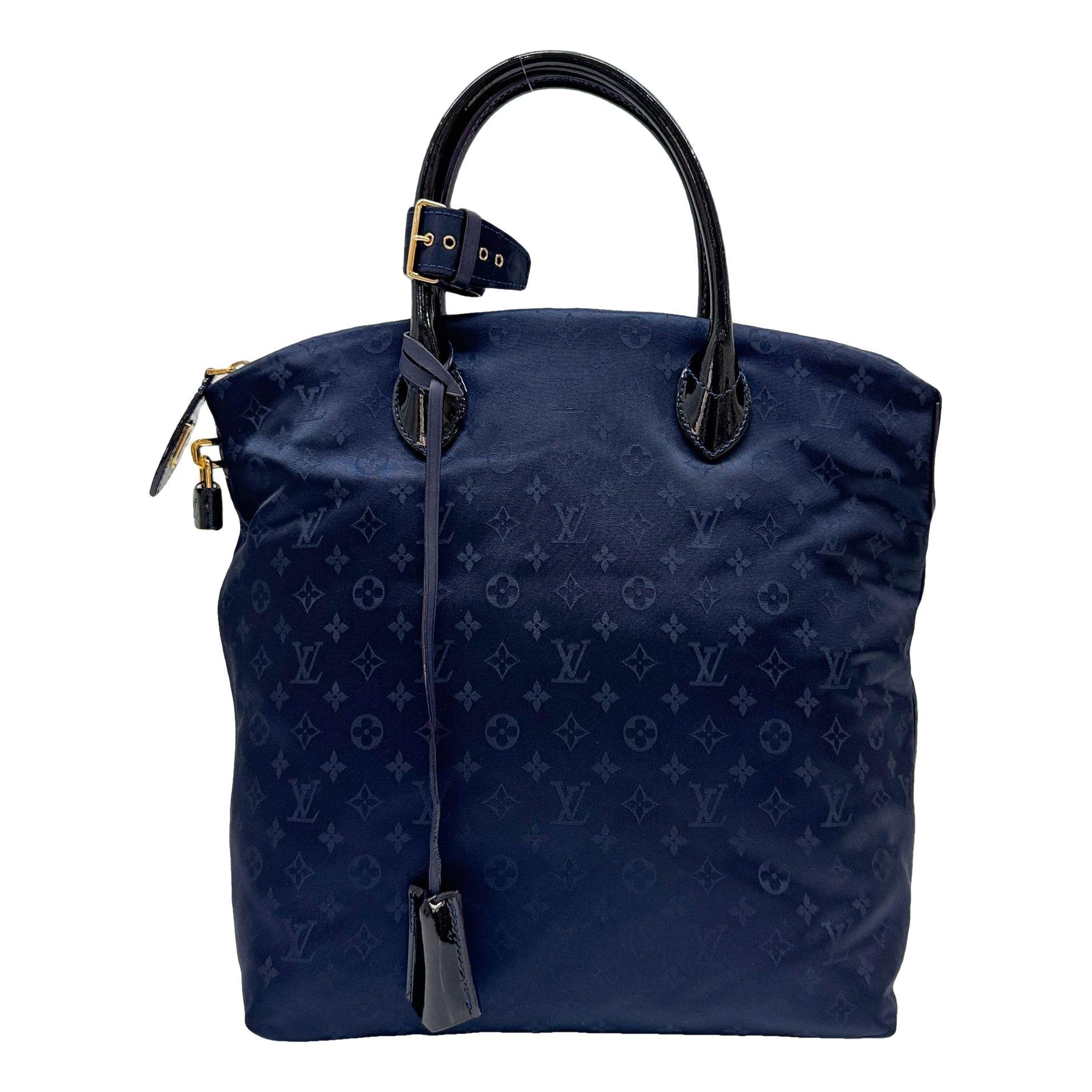 Lockit Vertical handbag