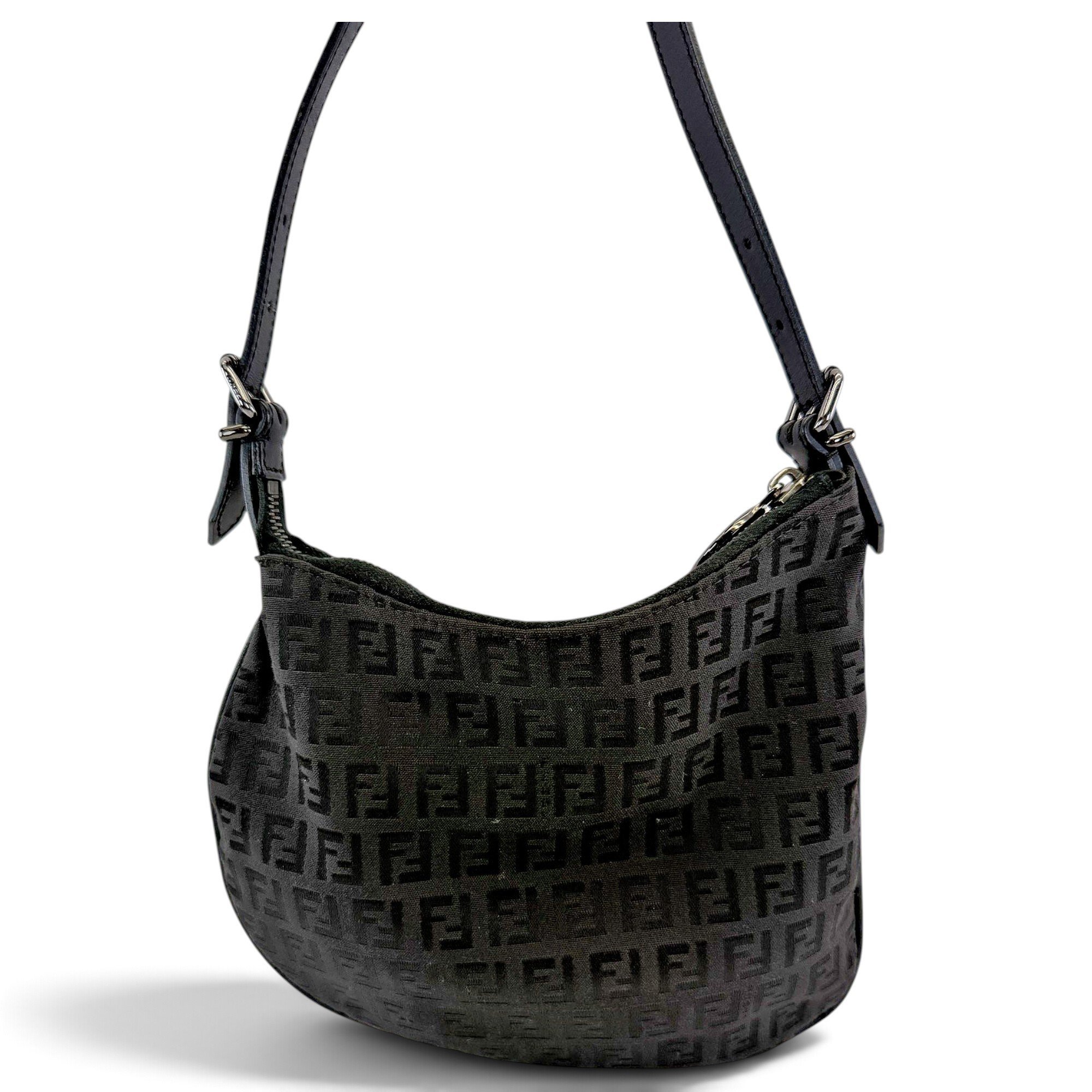 Oyster cloth handbag