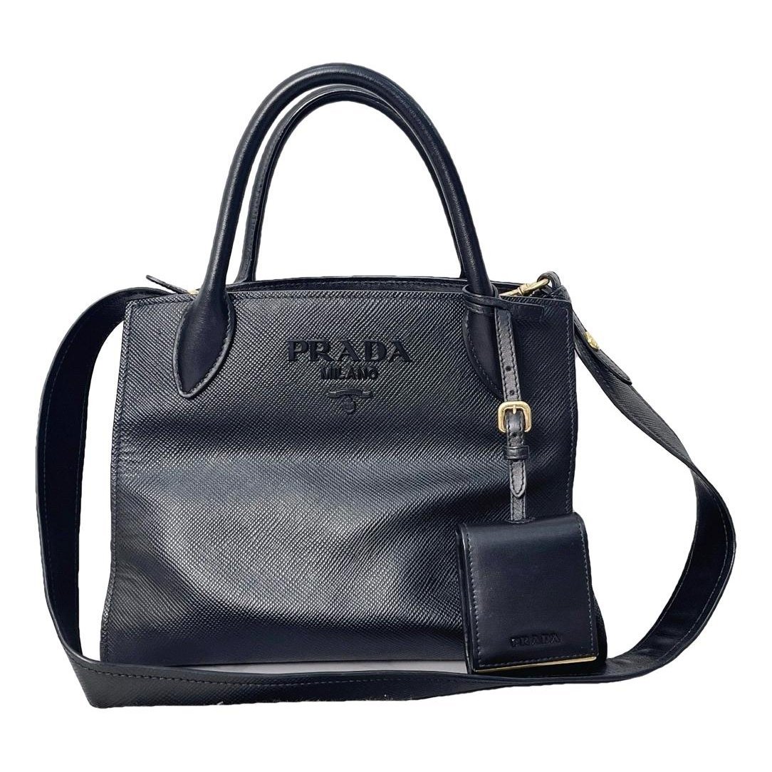 Monochrome leather handbag