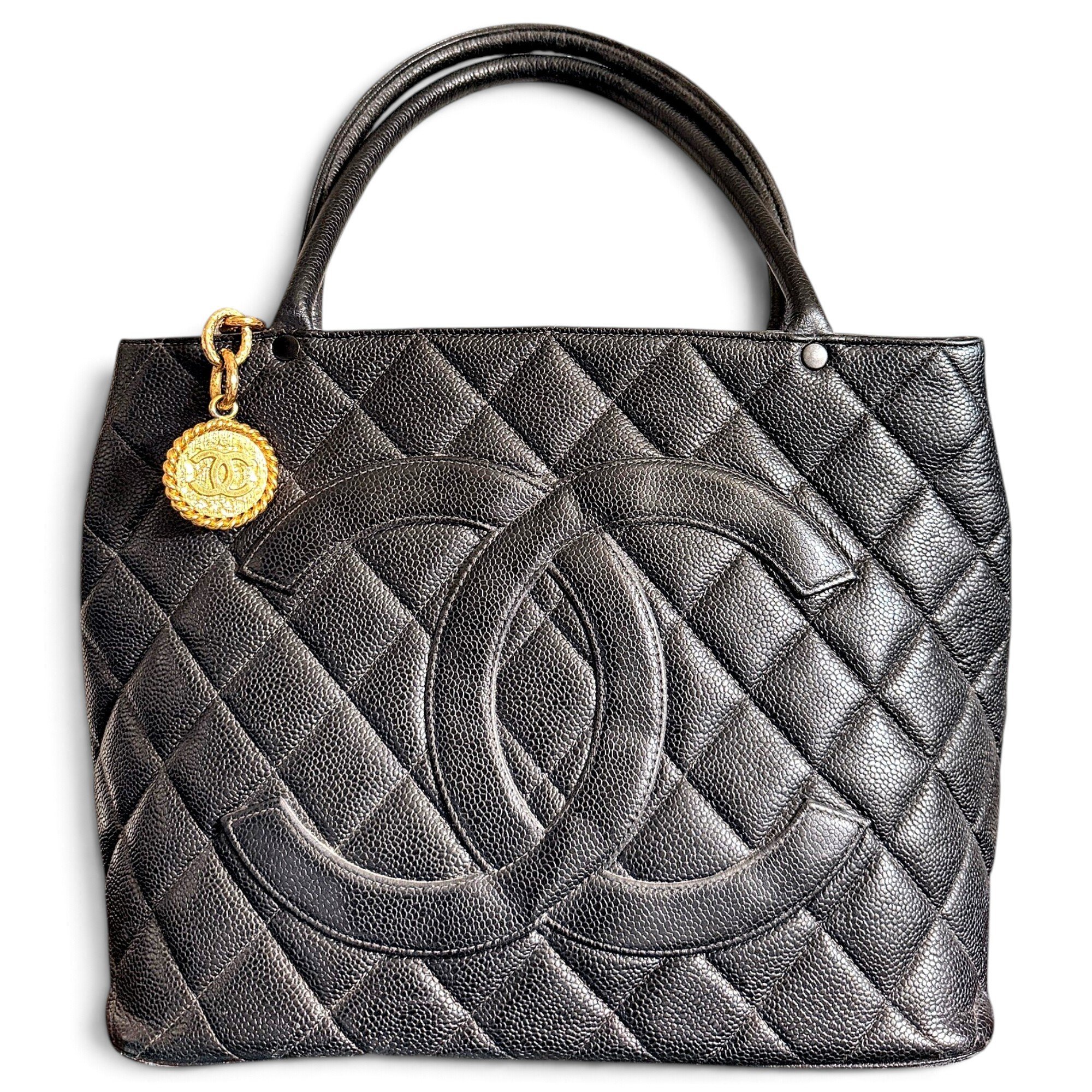 Médaillon leather handbag