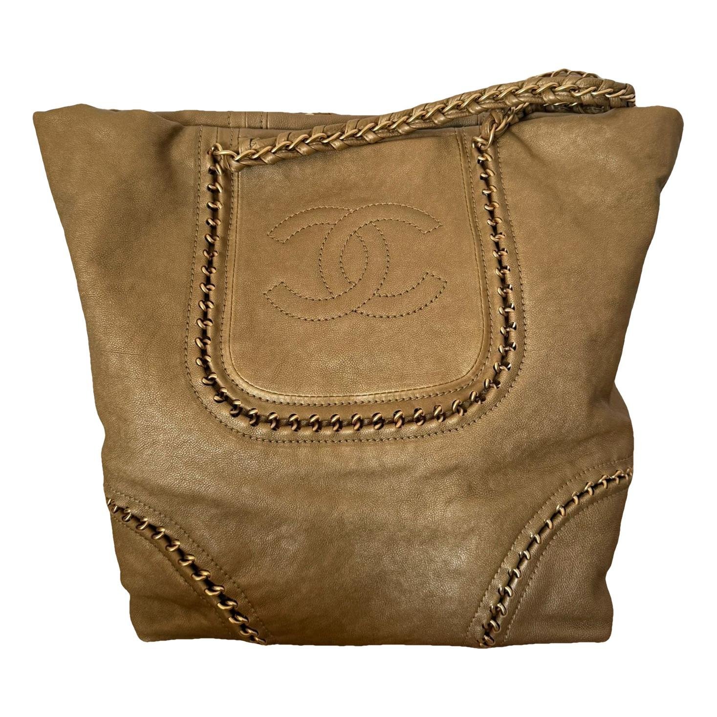 Classic CC Shopping leather tote