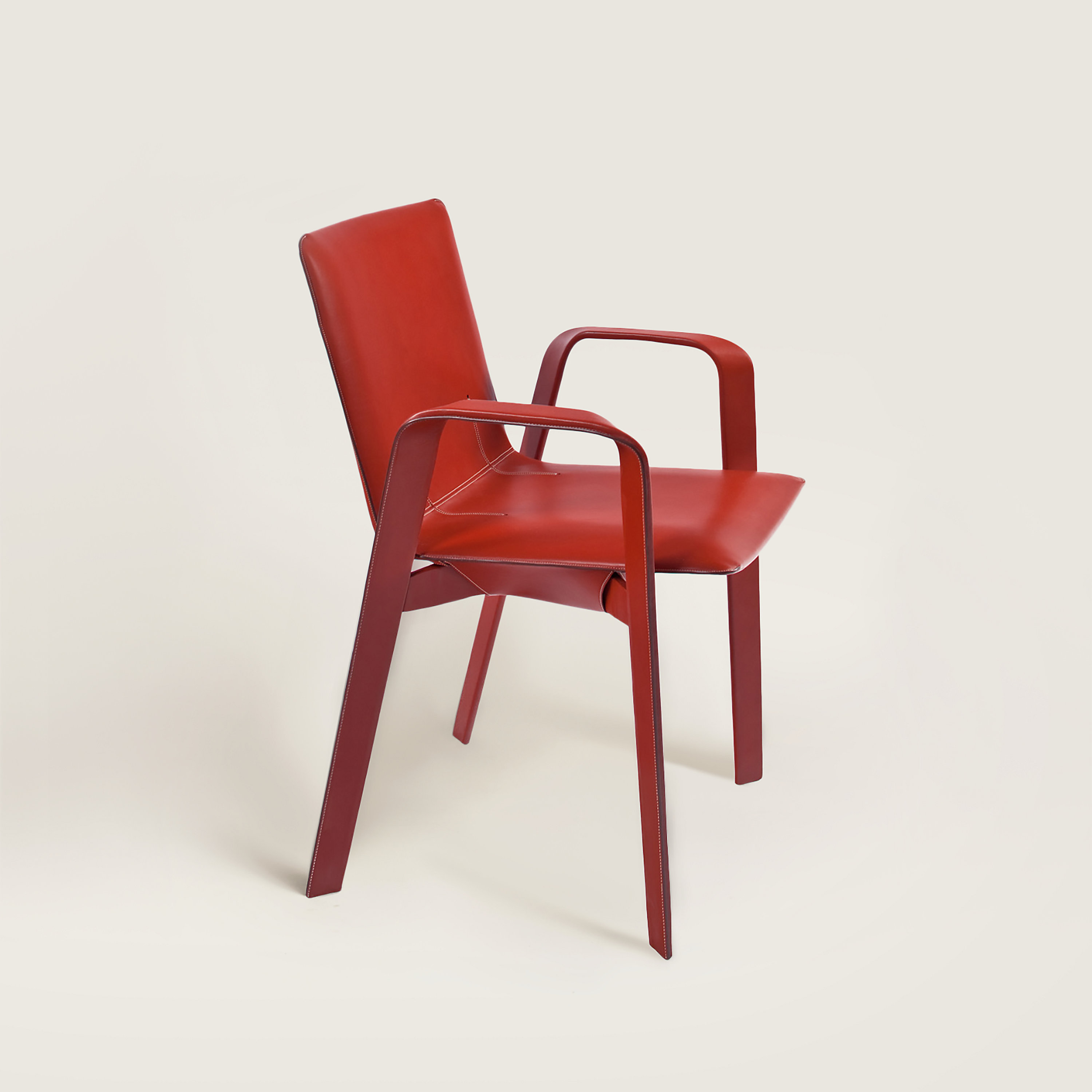 Sellier chair with armrests