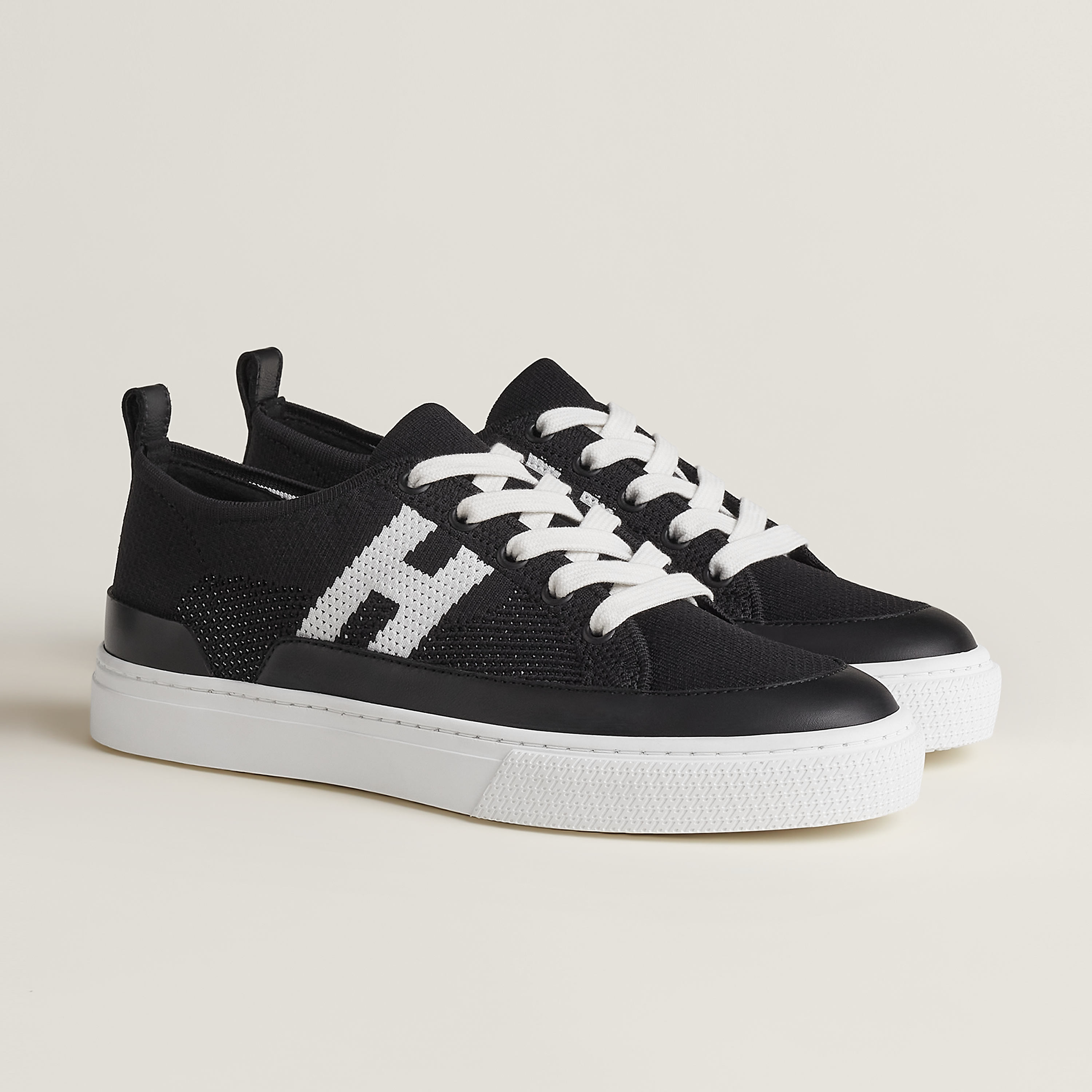 Deep sneaker