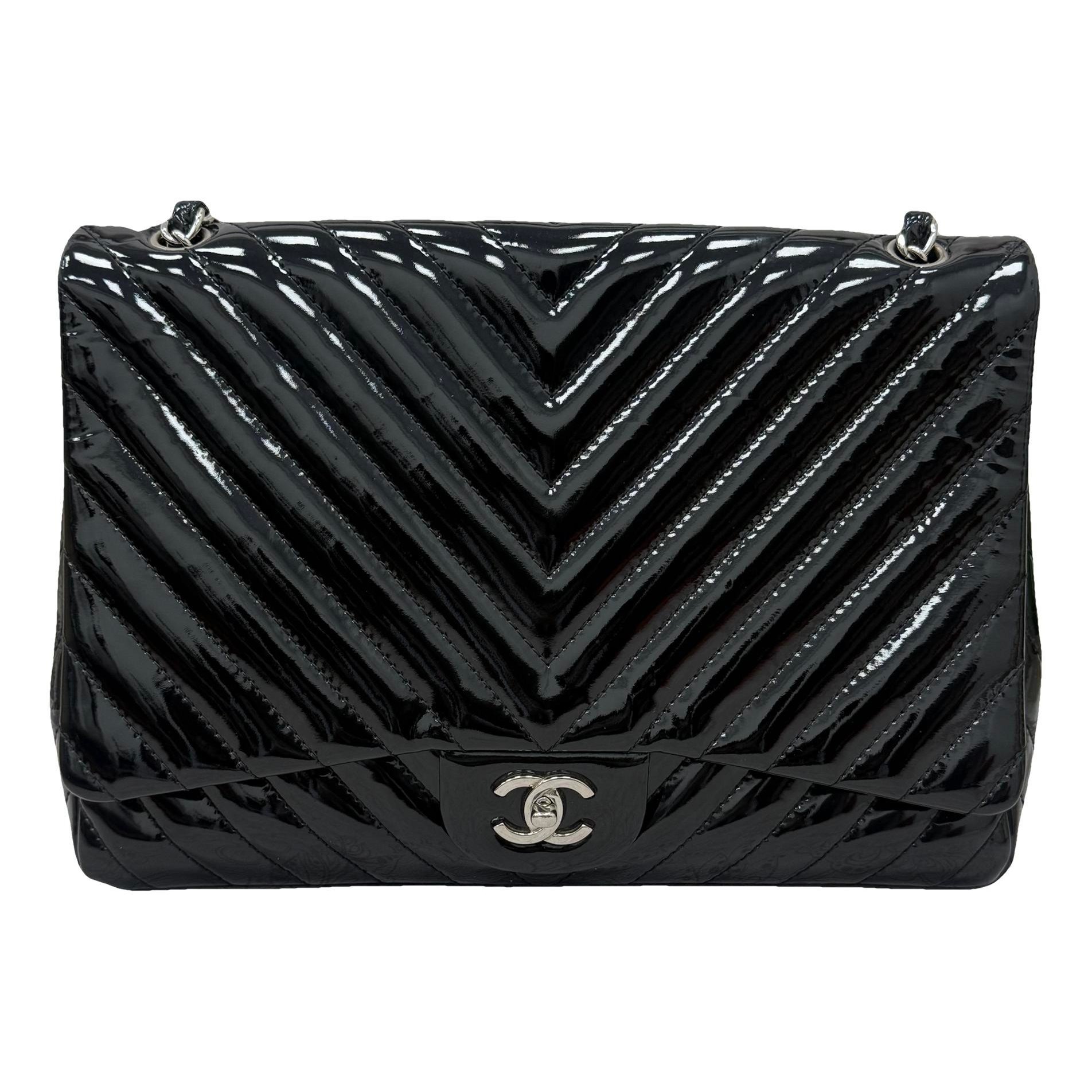 Timeless/Classique patent leather handbag