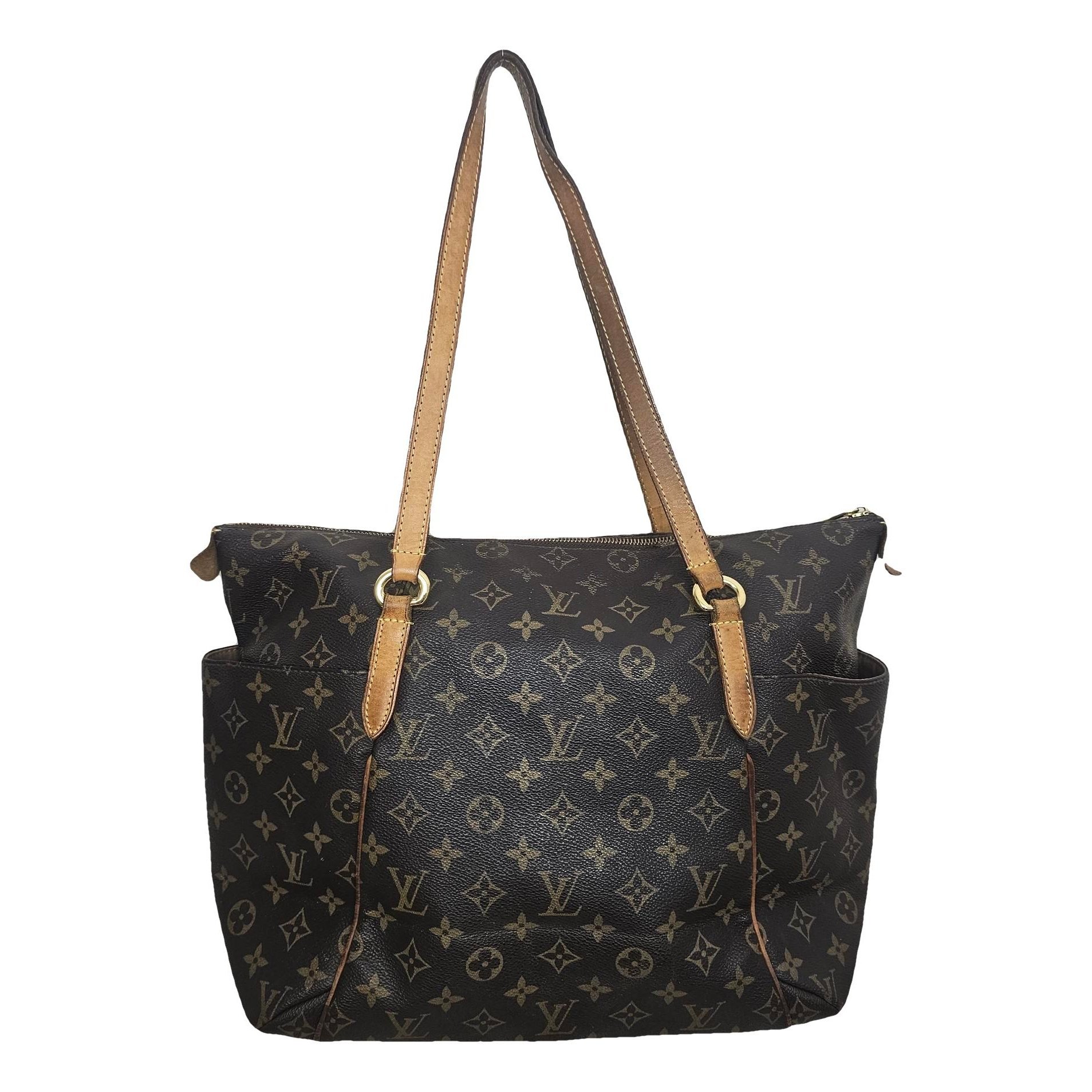 Totally leather handbag