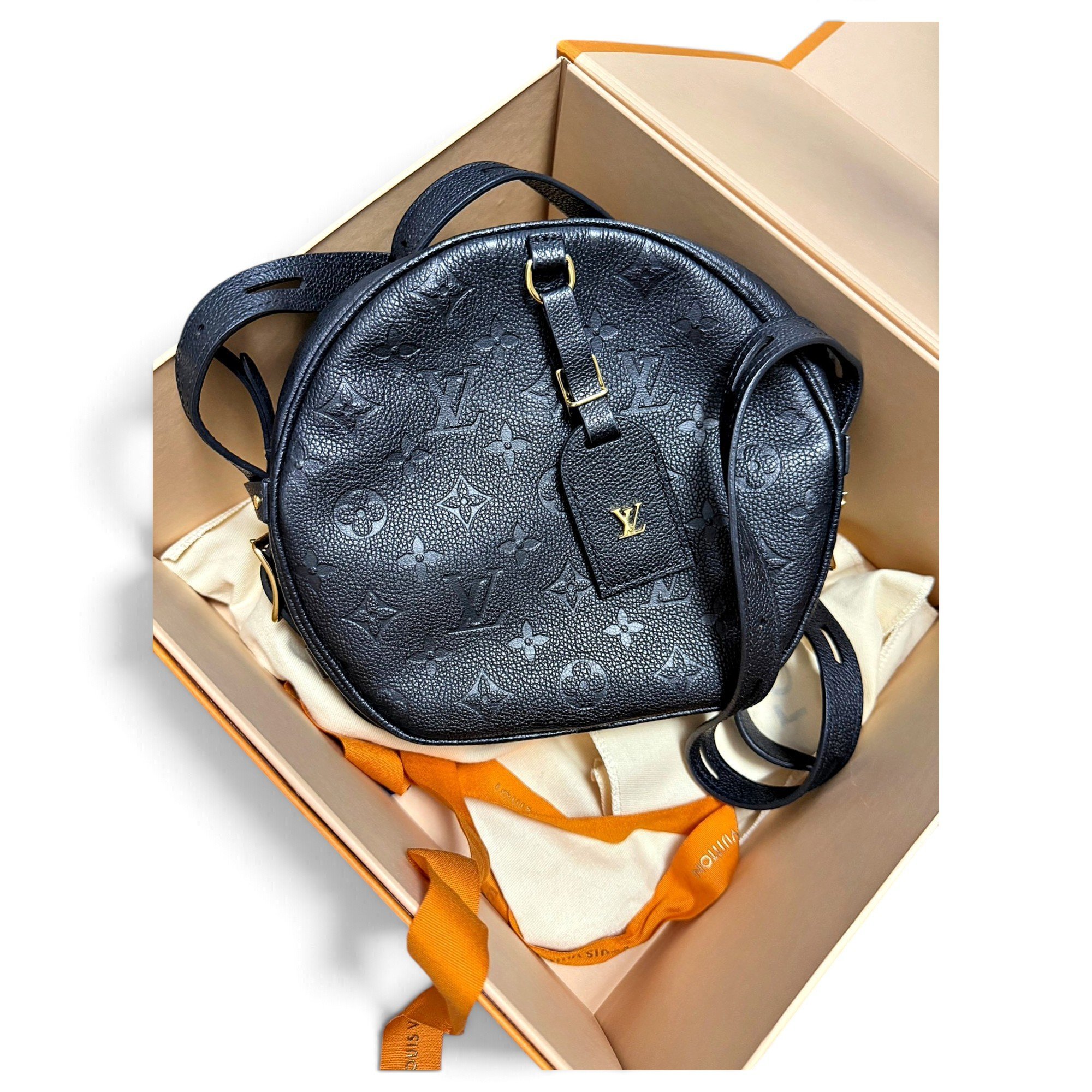 Boîte chapeau souple leather handbag