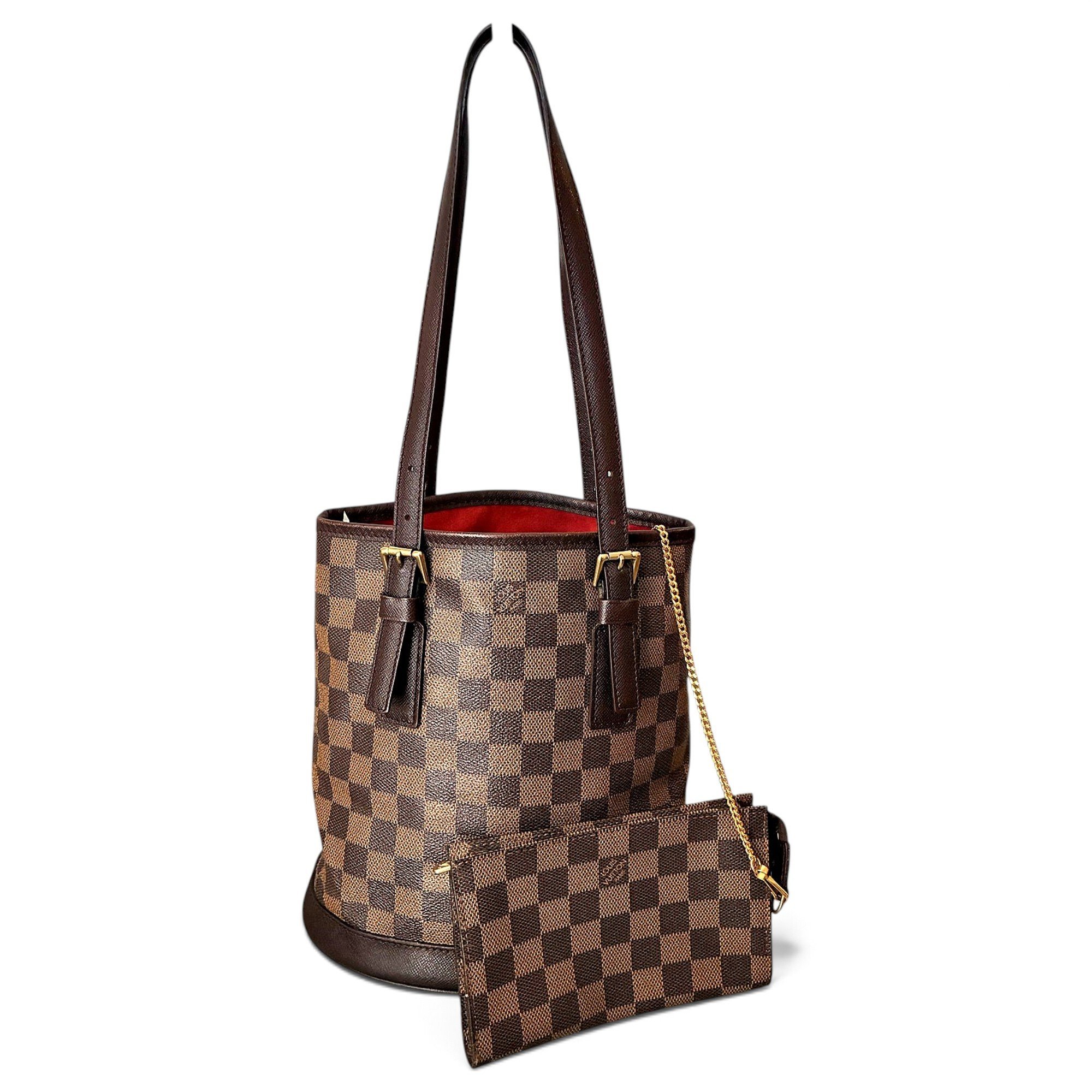 Bucket leather handbag