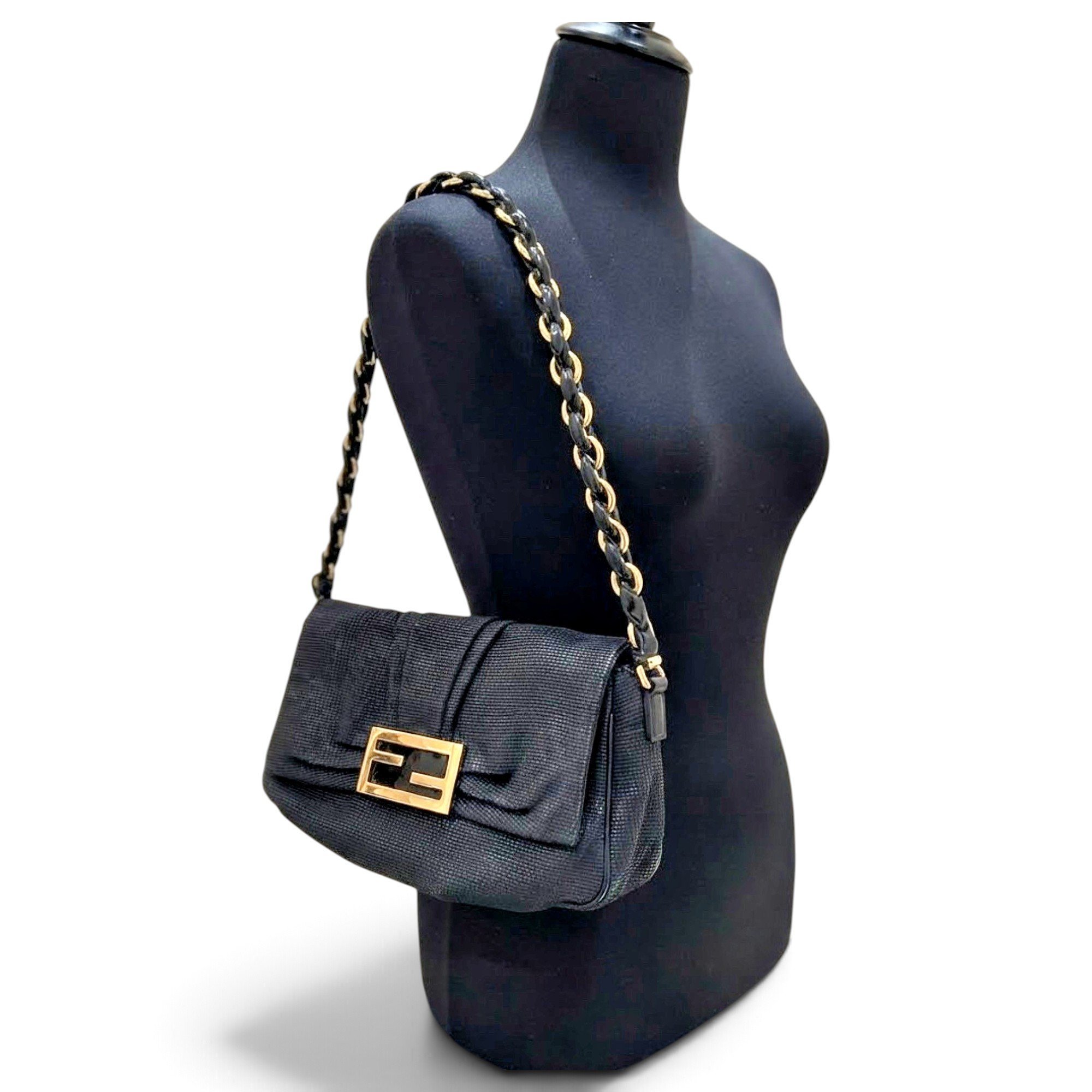 Baguette cloth handbag