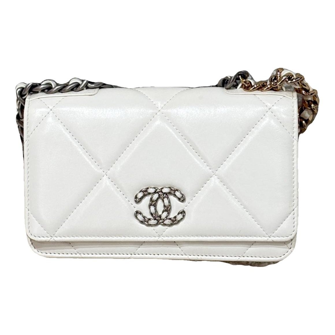 Wallet On Chain Chanel 19 leather handbag