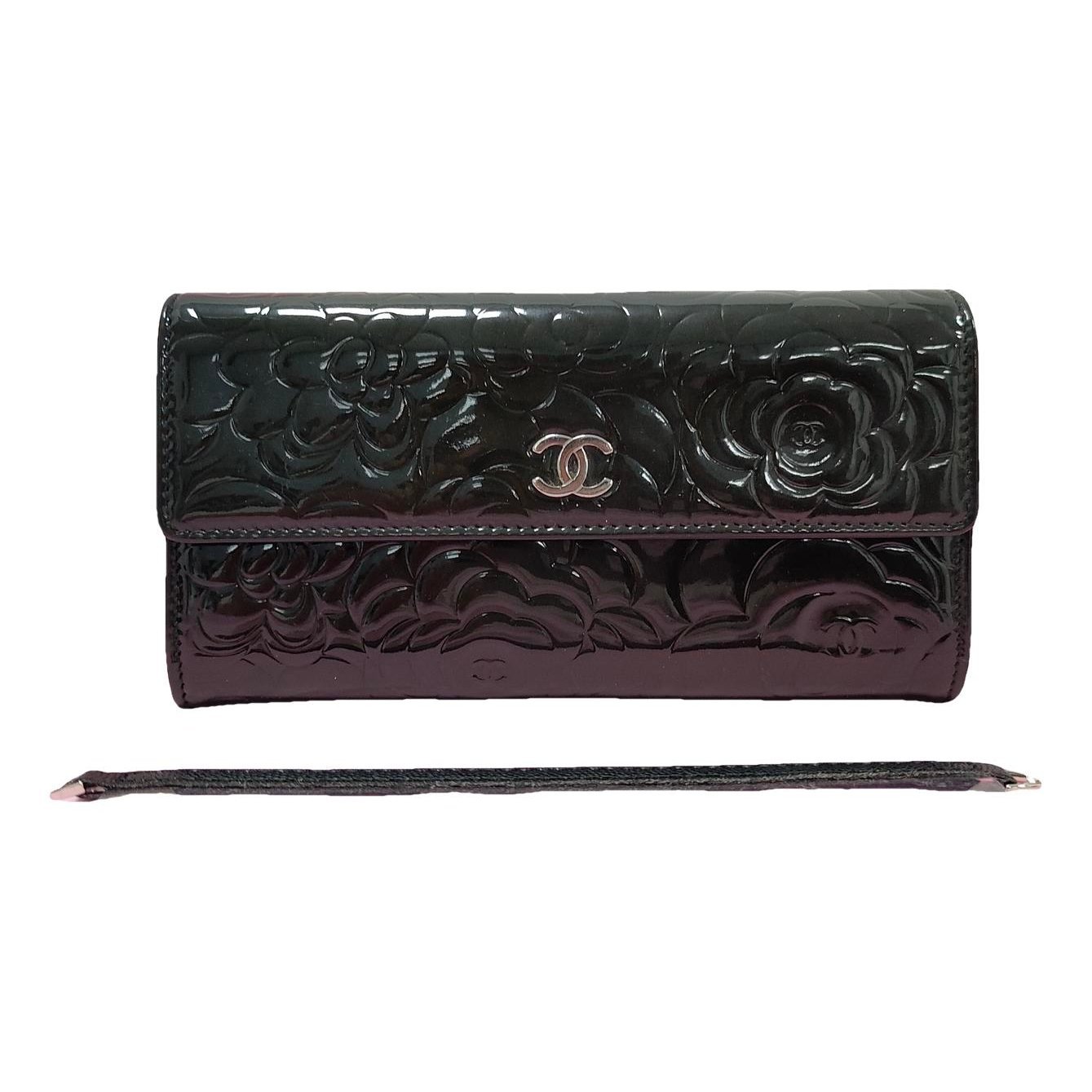 Patent leather handbag